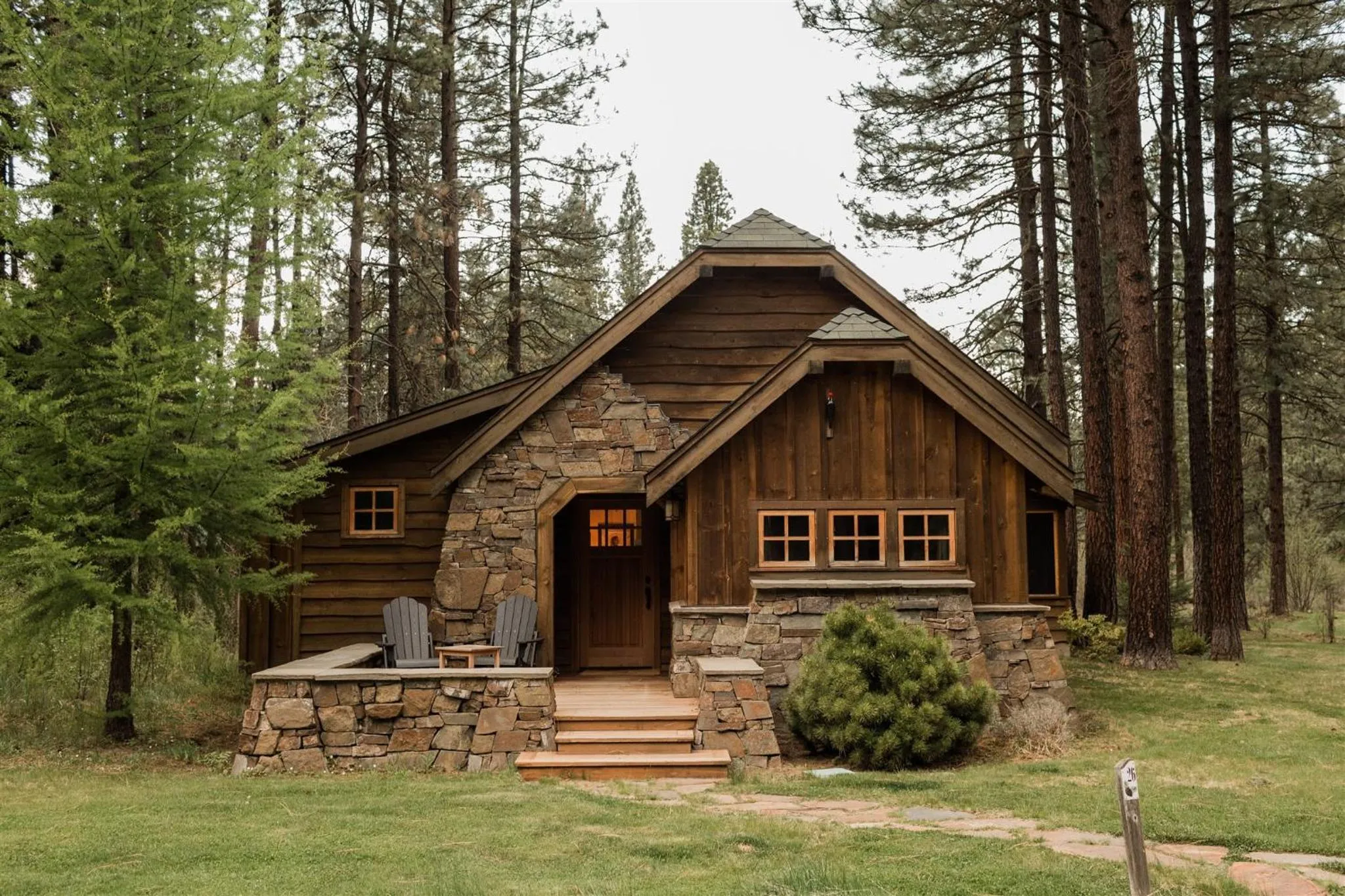 Property building in Lake Creek Lodge