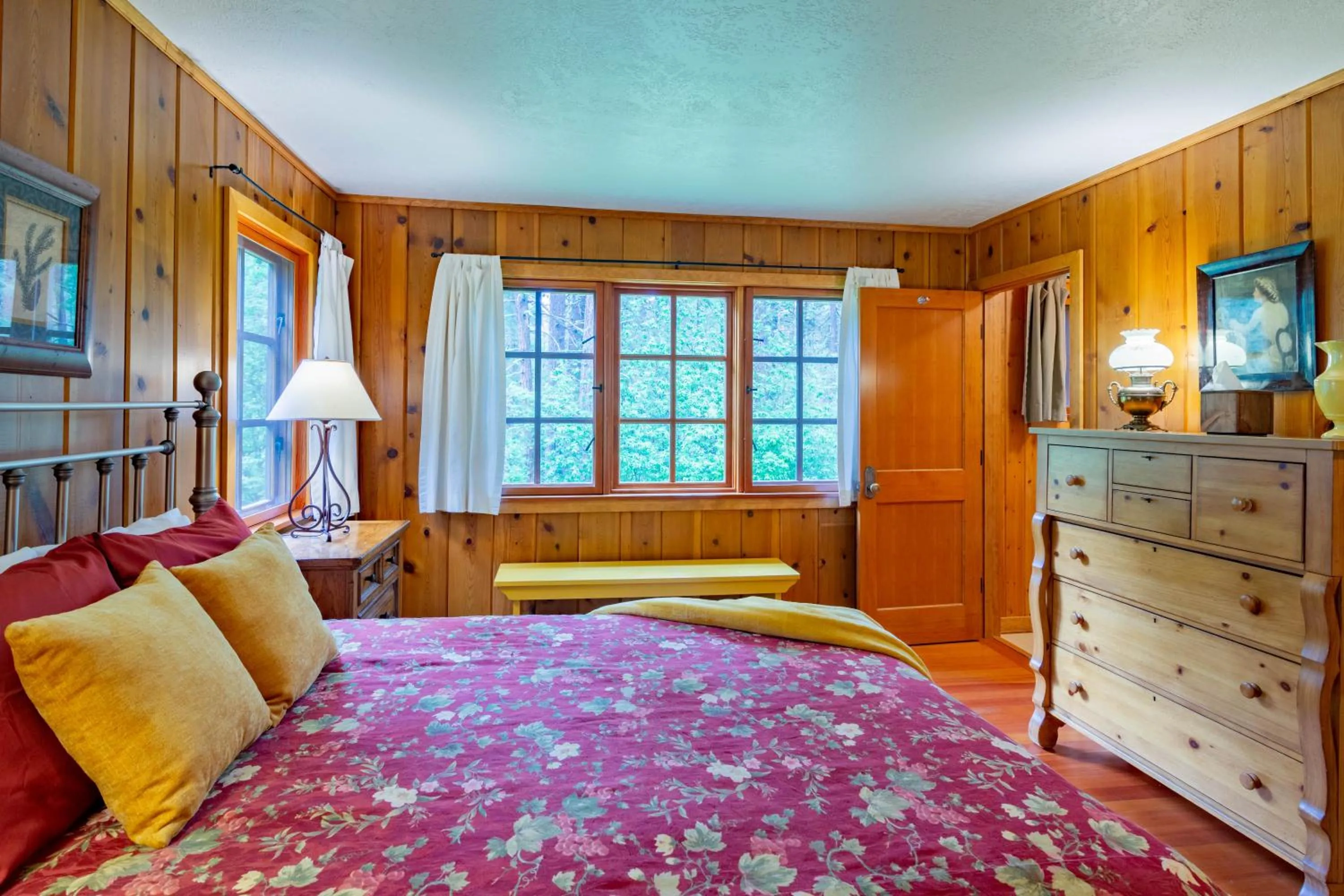 Bed in Lake Creek Lodge