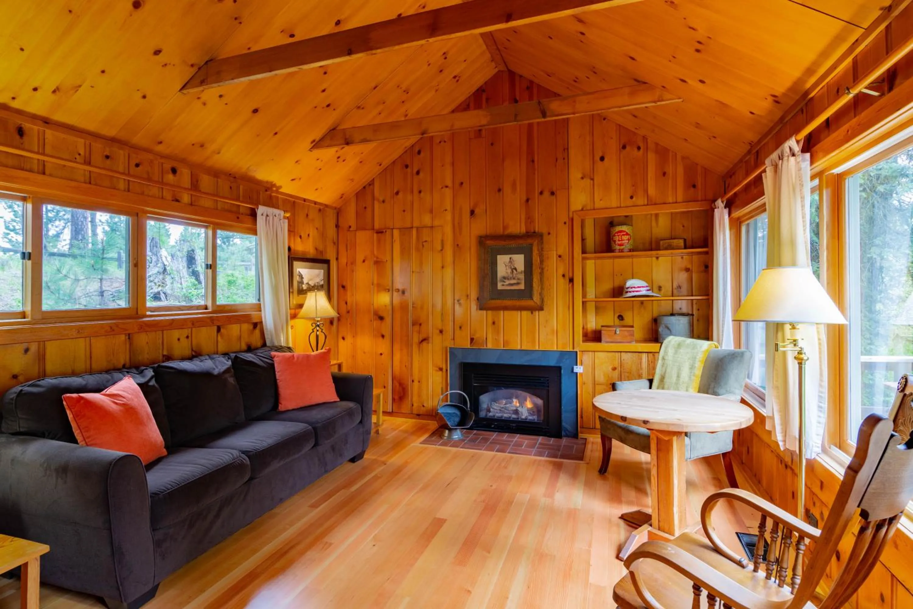 Living room in Lake Creek Lodge