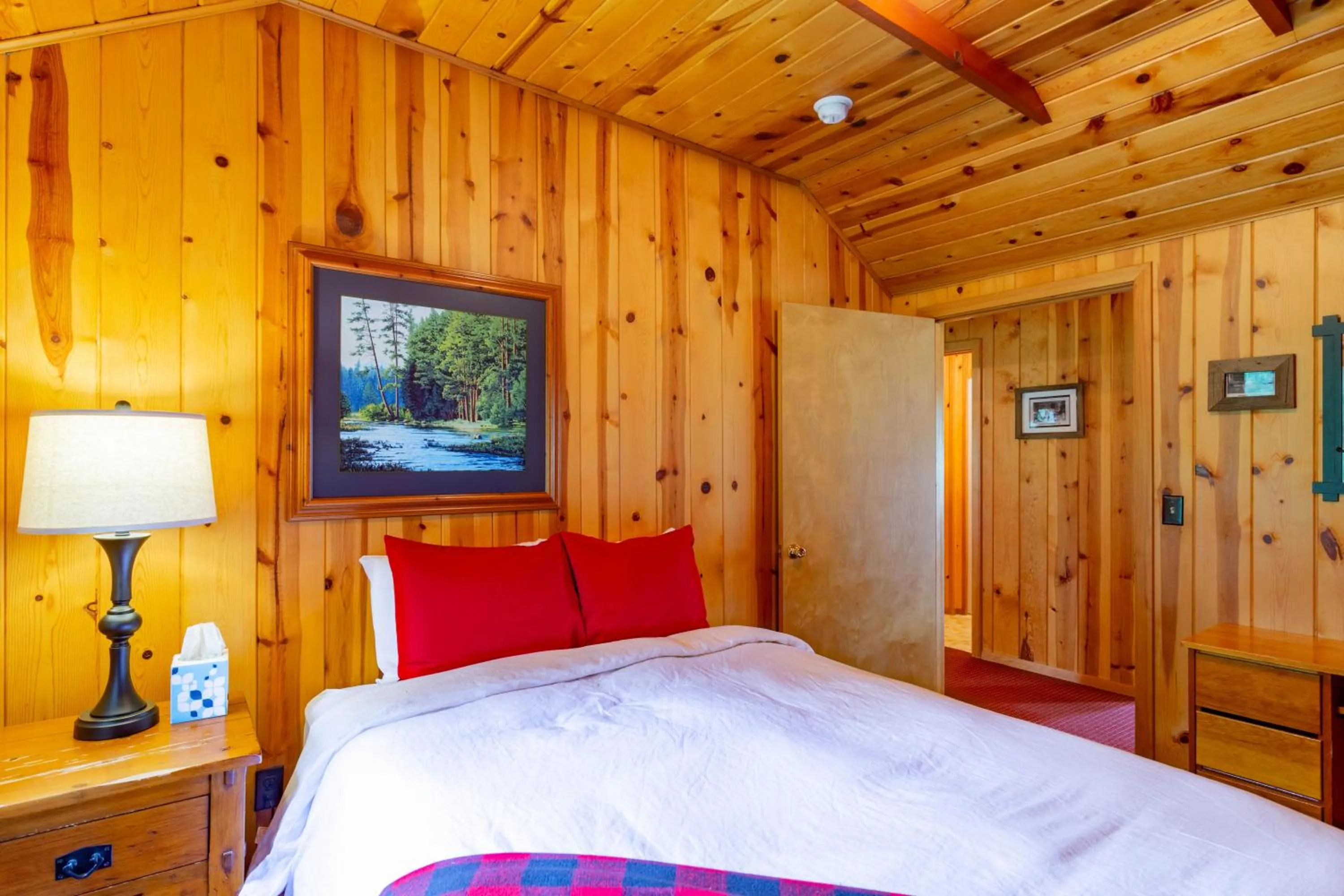 Bed in Lake Creek Lodge