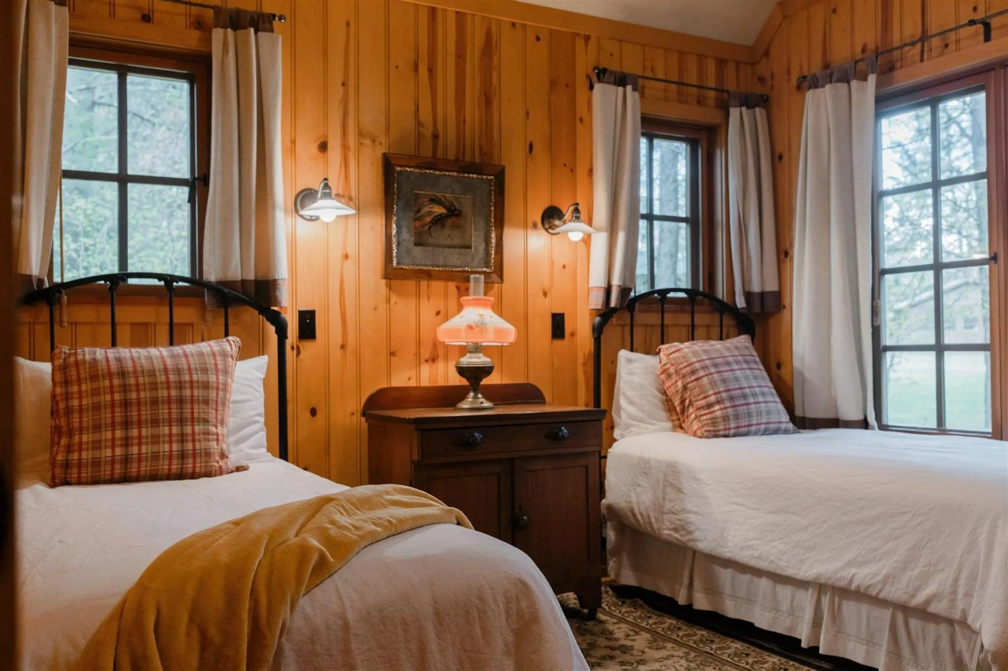 Bed in Lake Creek Lodge