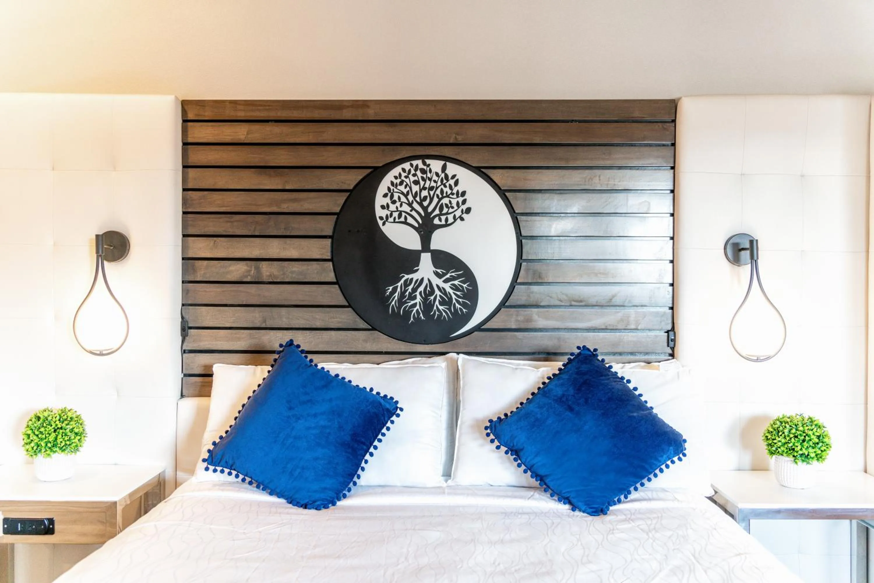 Bed in Aspire Inn Studios & Spas