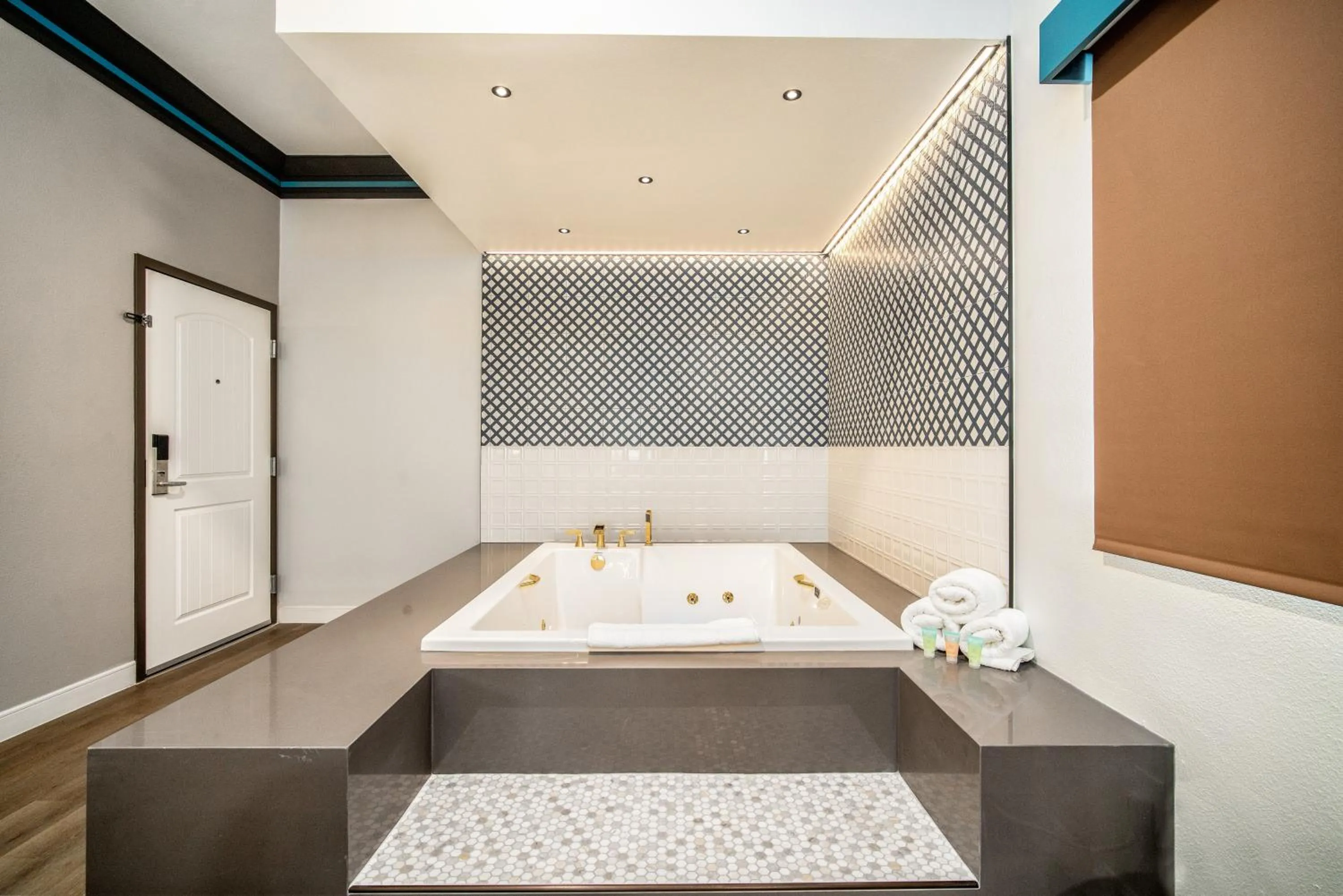 Bed in Aspire Inn Studios & Spas