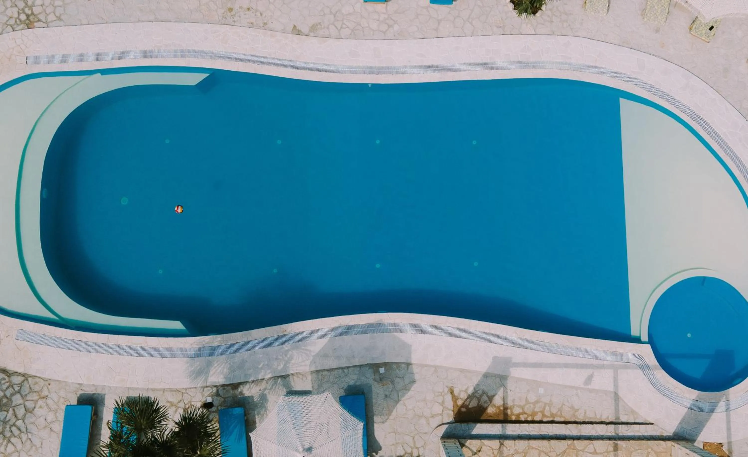 Swimming pool in Vila Milo