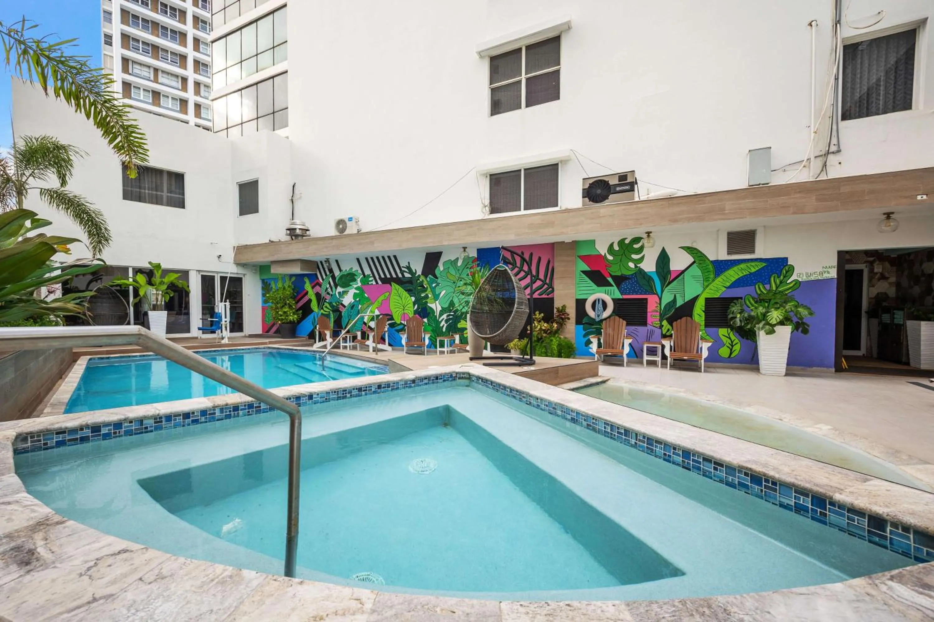 Swimming pool in Abitta Condado