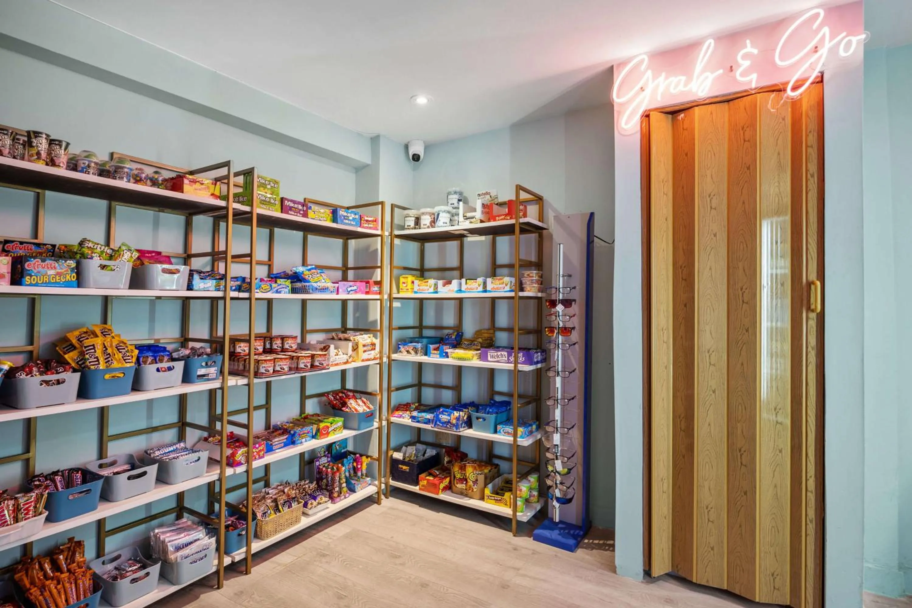 On-site shops in Abitta Condado