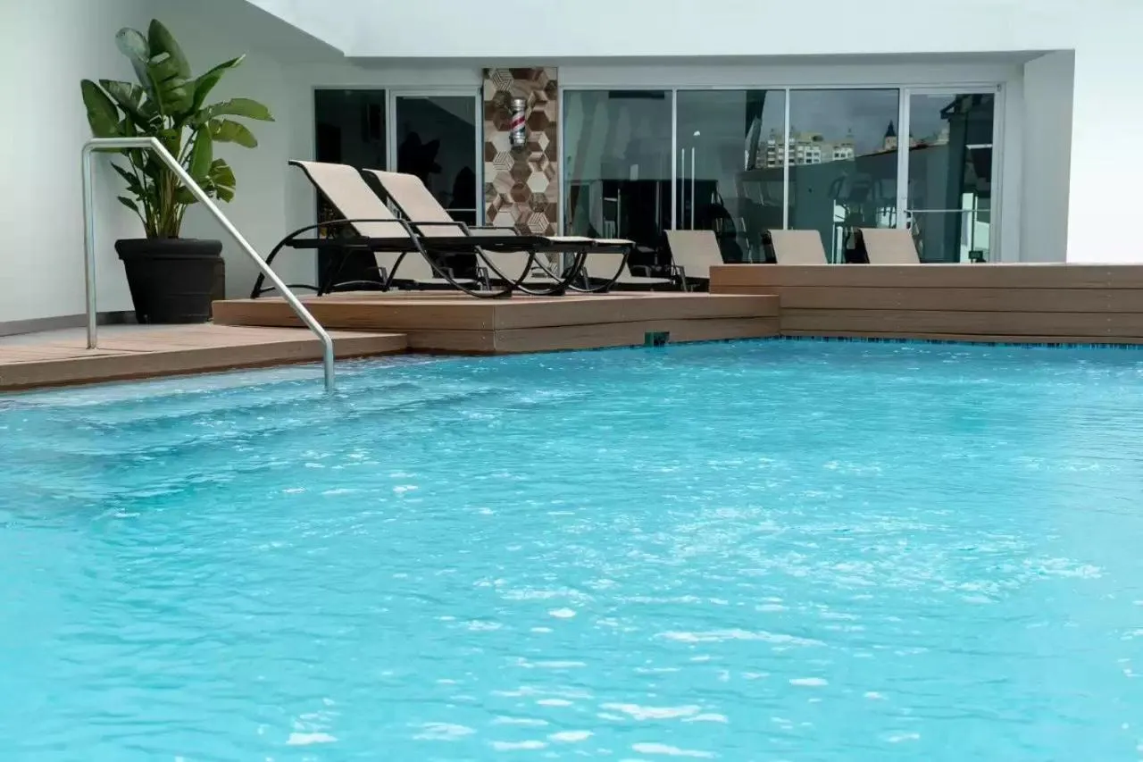 Swimming pool in Canario Lagoon Hotel