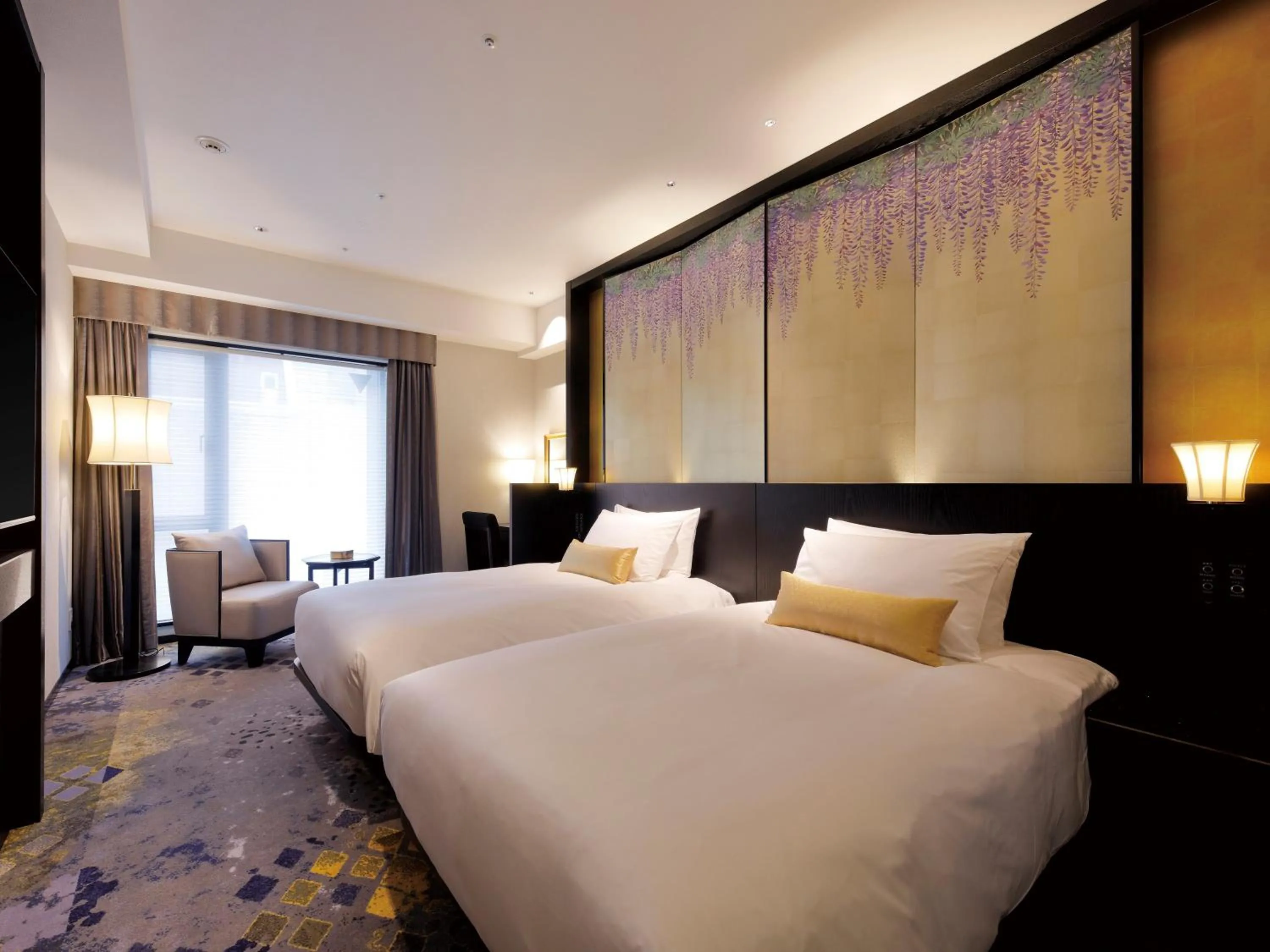 Bed in The HOTEL SANRAKU KANAZAWA