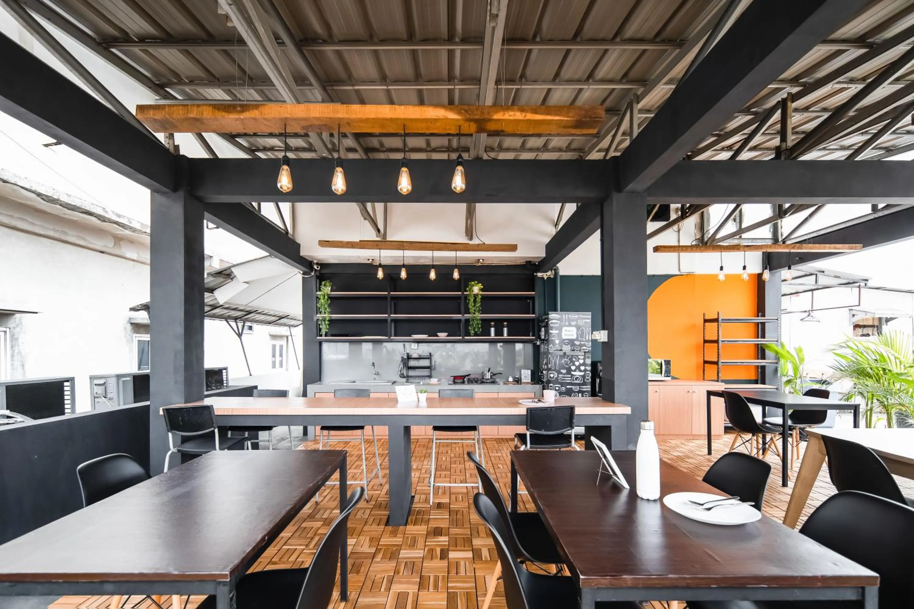 Dining area in Cove T63