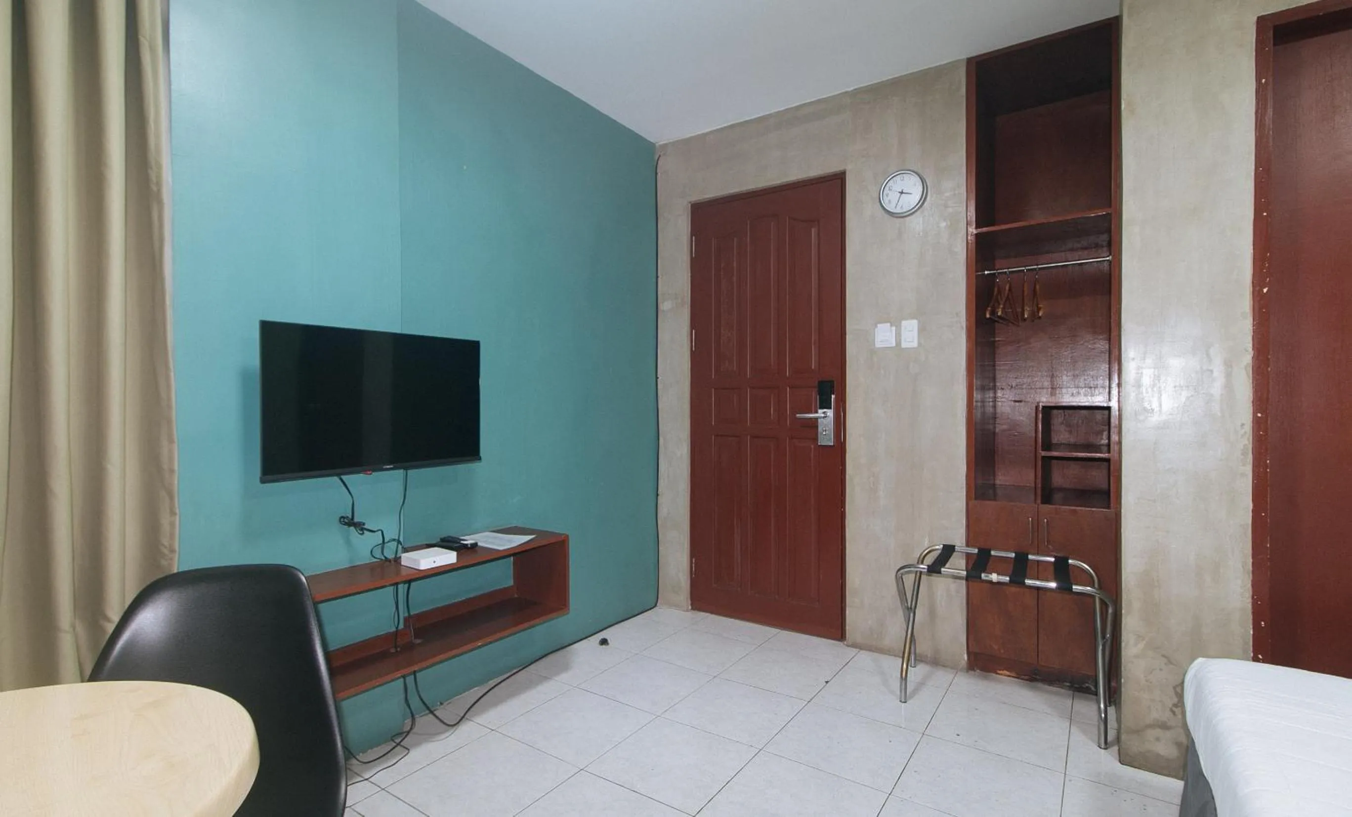 TV and multimedia, Bed in Rcee Place by RedDoorz