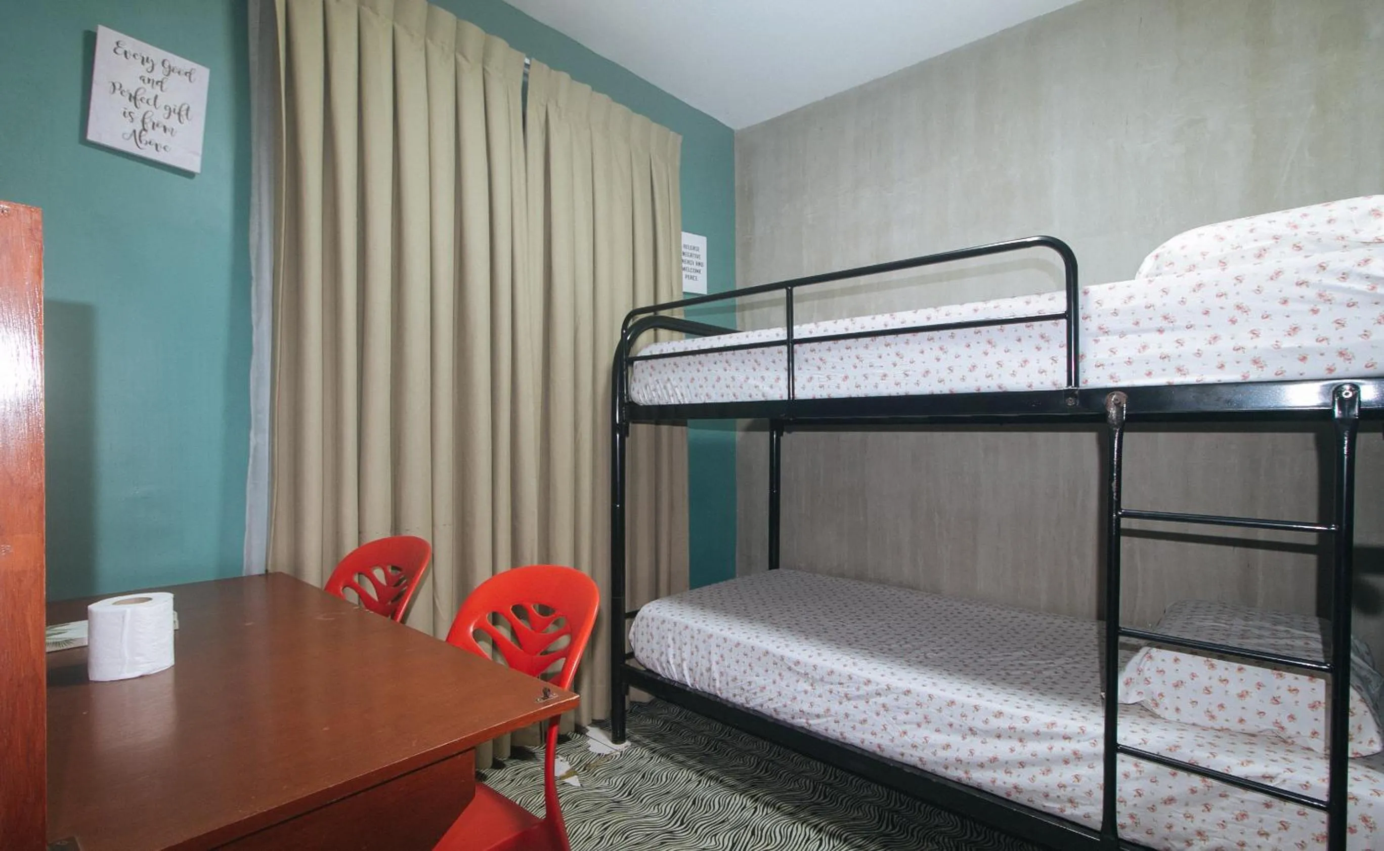 Dining area, Bed in Rcee Place by RedDoorz