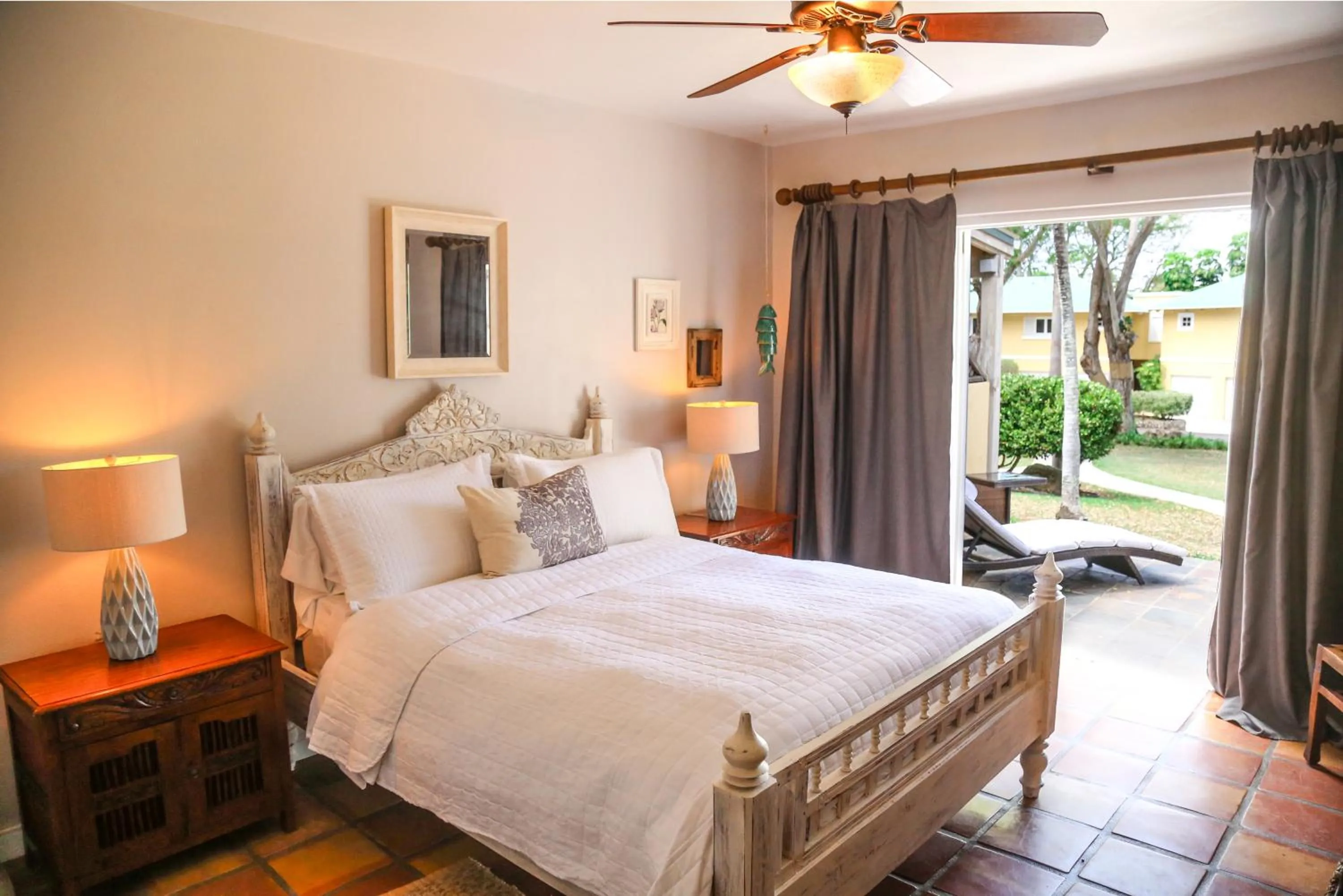 Bed in Villa Montaña Beach Resort