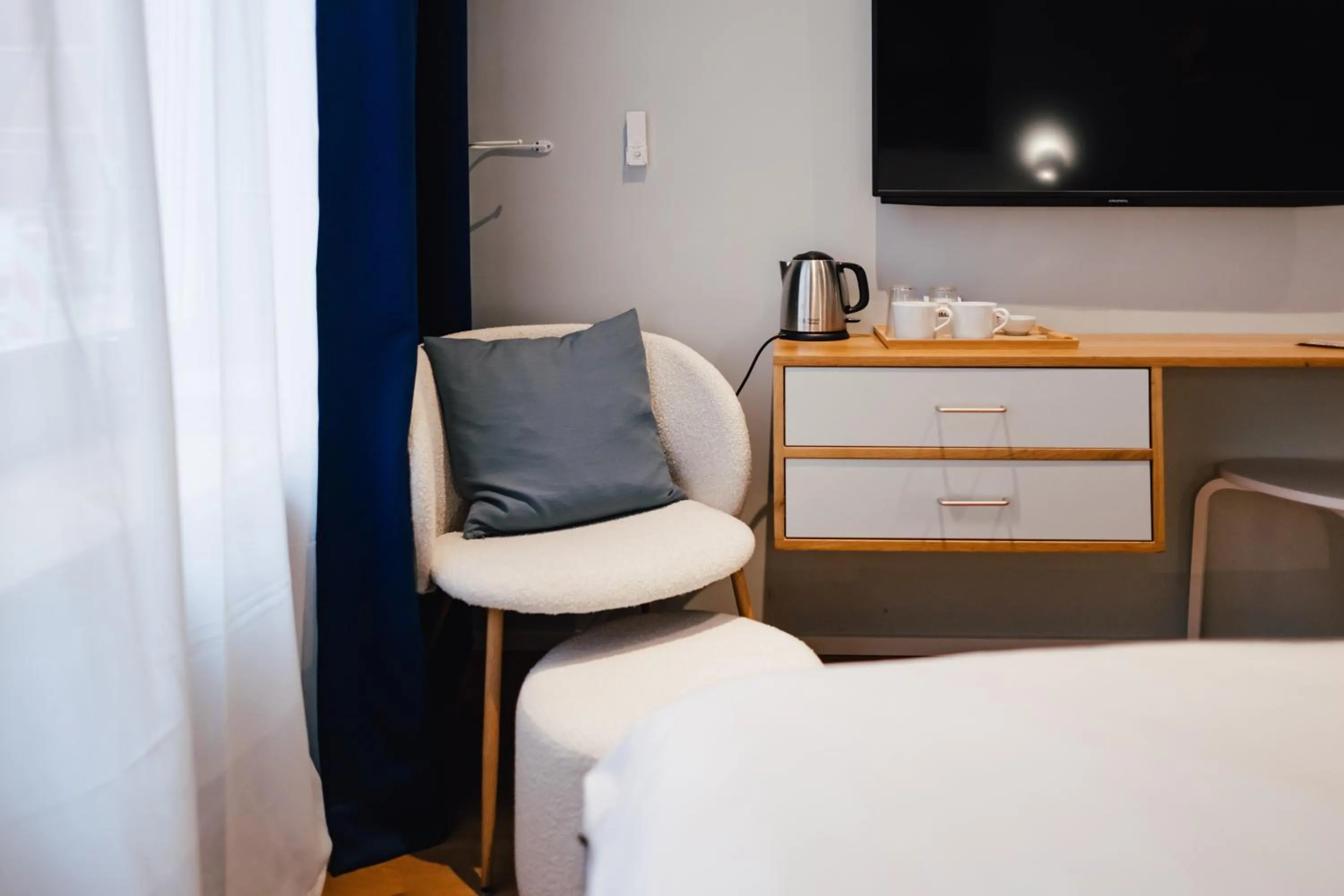 Photo of the whole room, Bed in The Layhead B&B