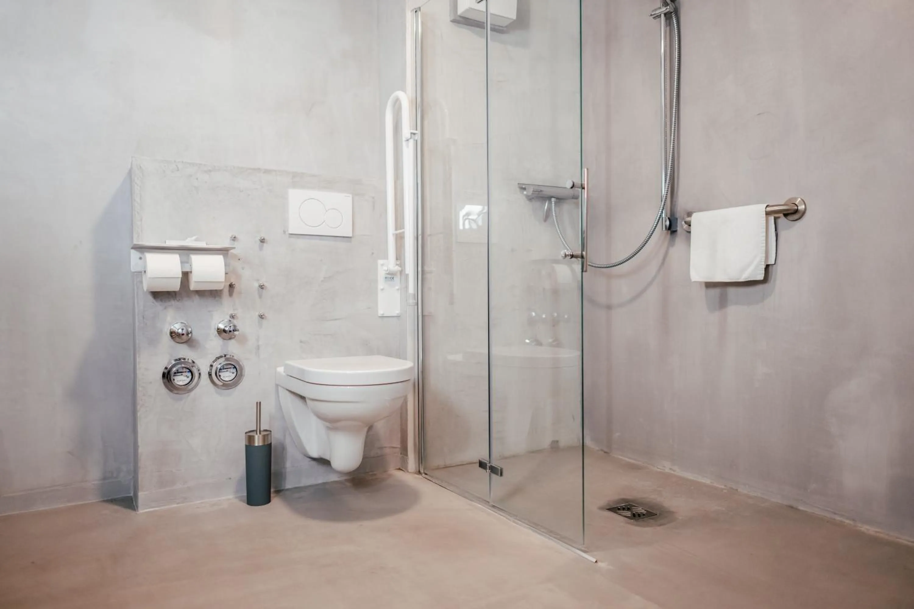 Shower in The Layhead B&B