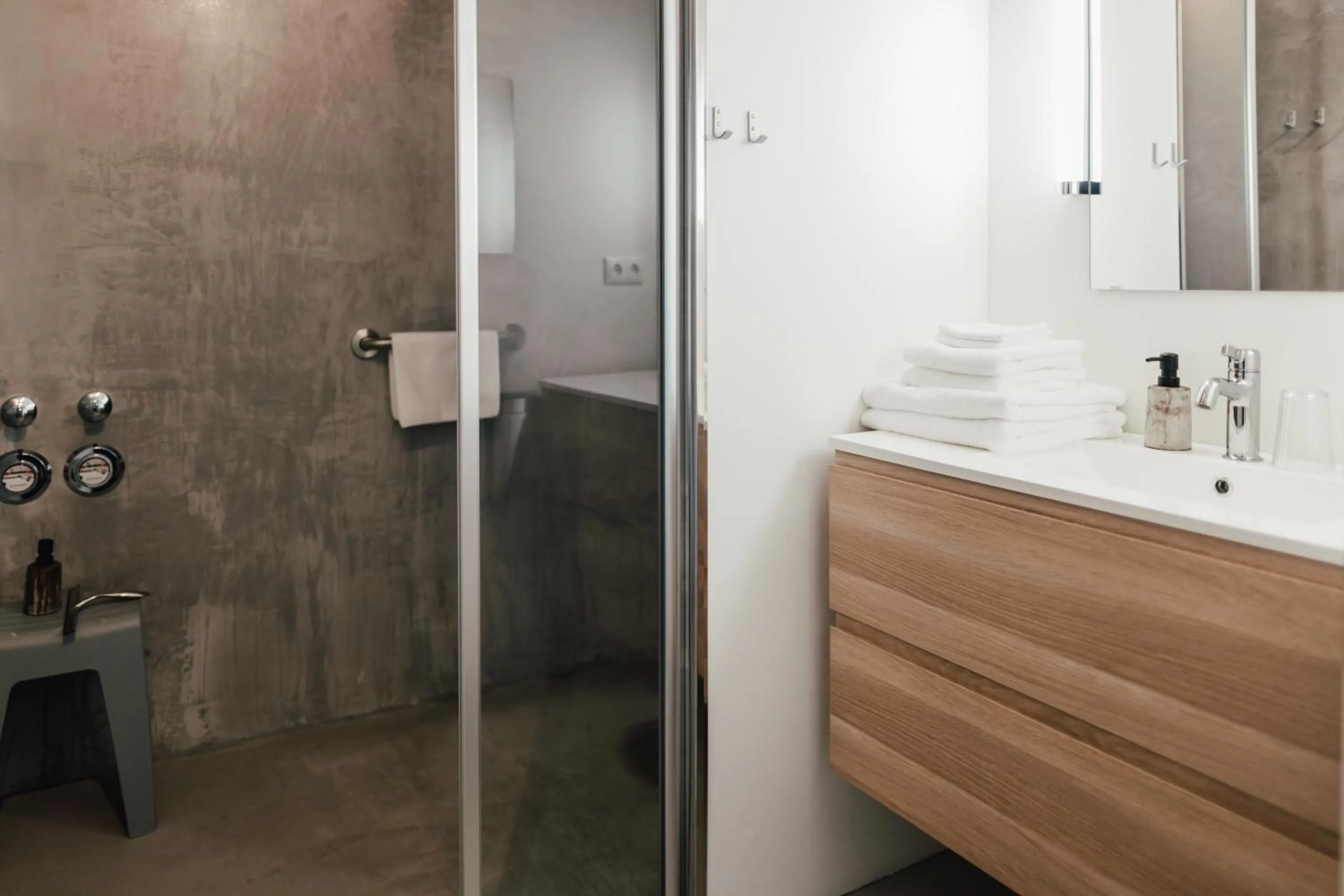 Shower in The Layhead B&B