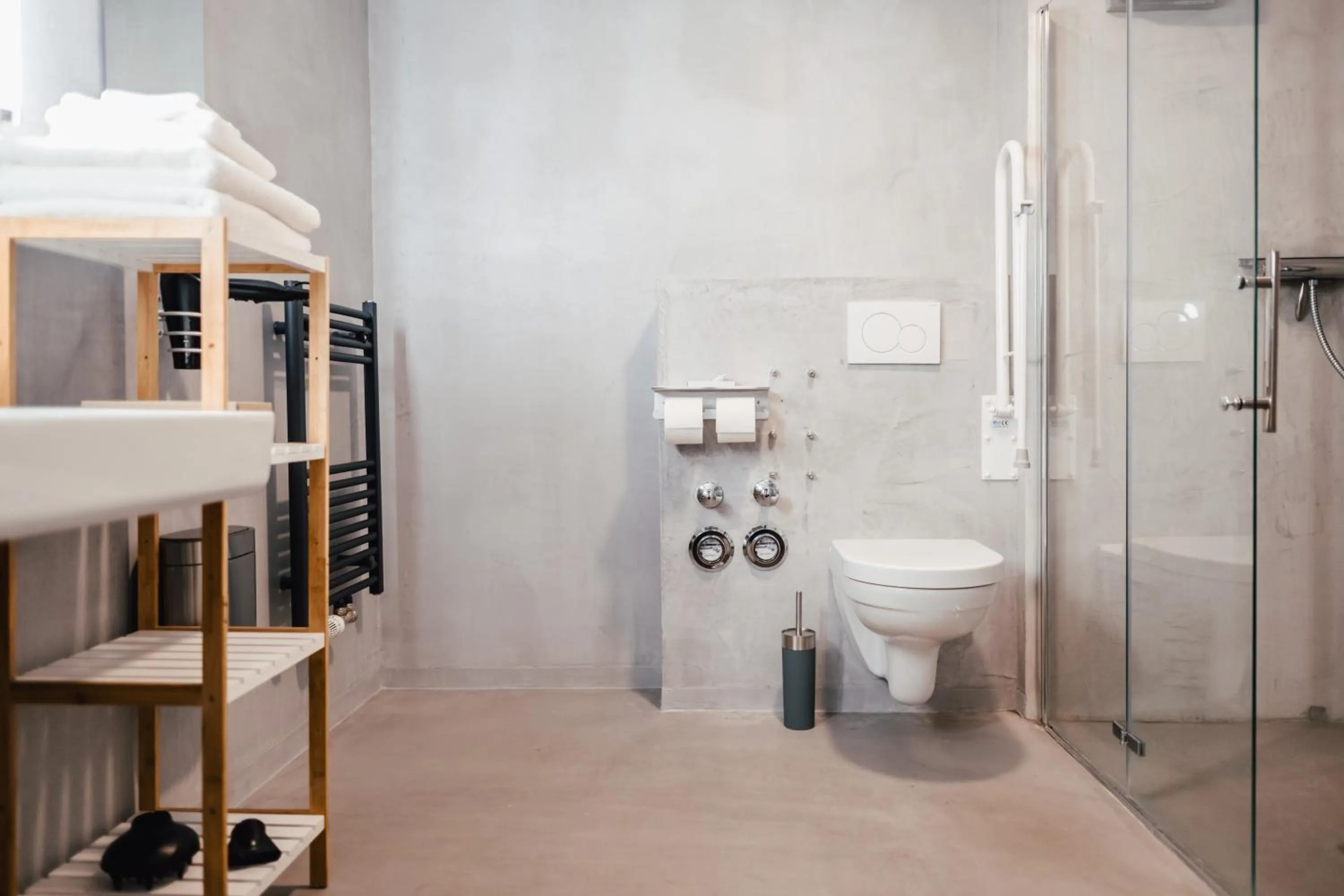 Shower in The Layhead B&B