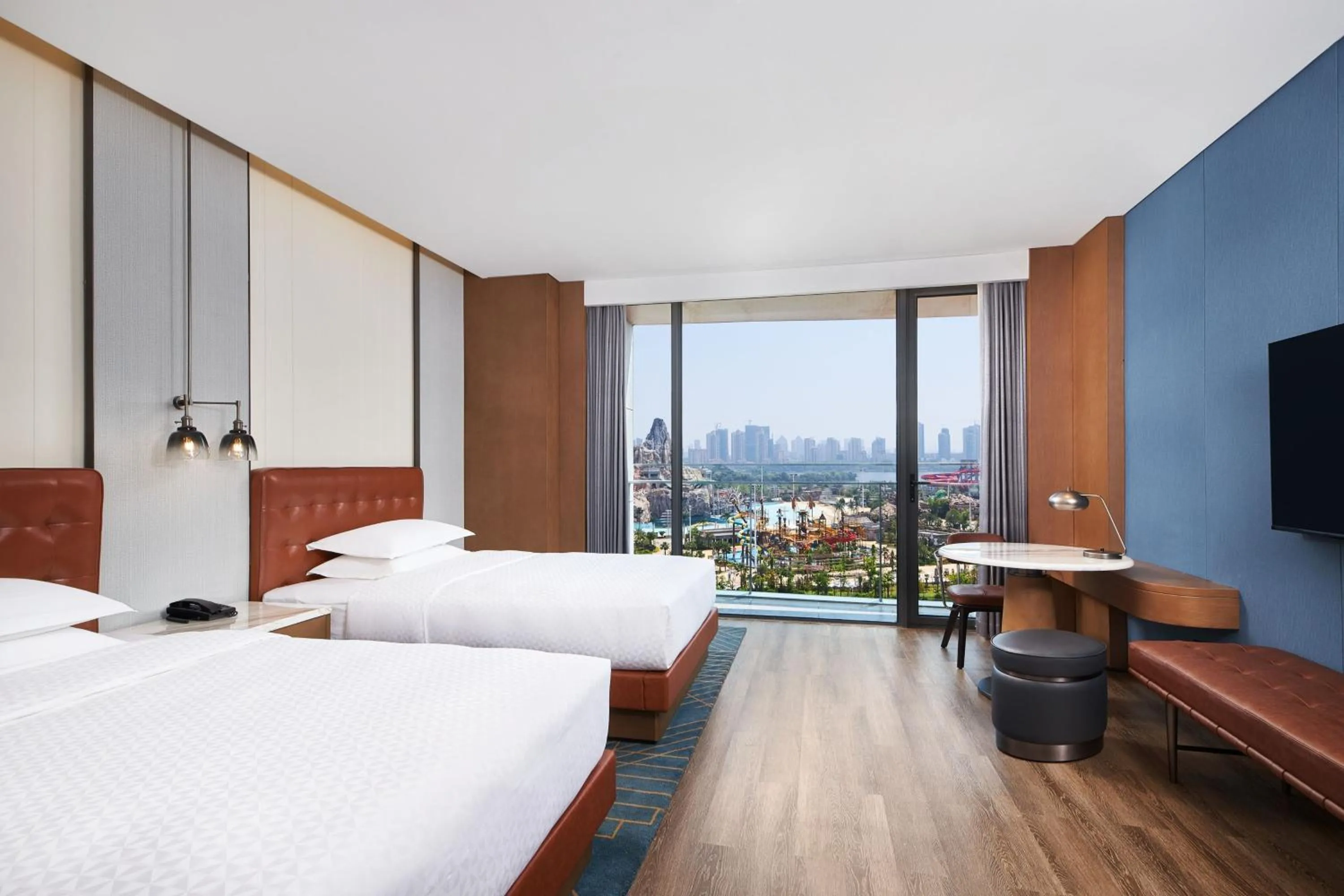 Photo of the whole room, Bed in Four Points by Sheraton Nanchang, Xihu