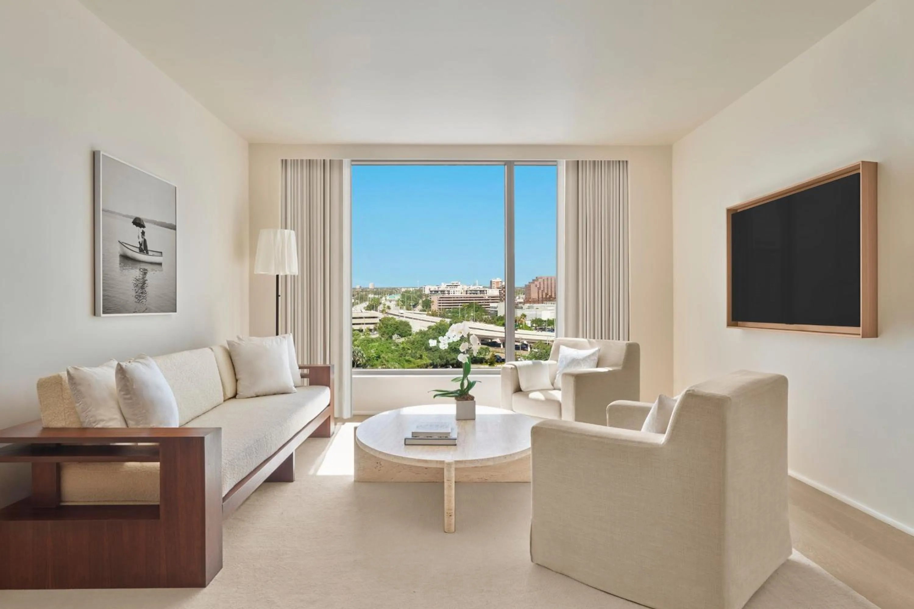 Photo of the whole room in The Tampa EDITION