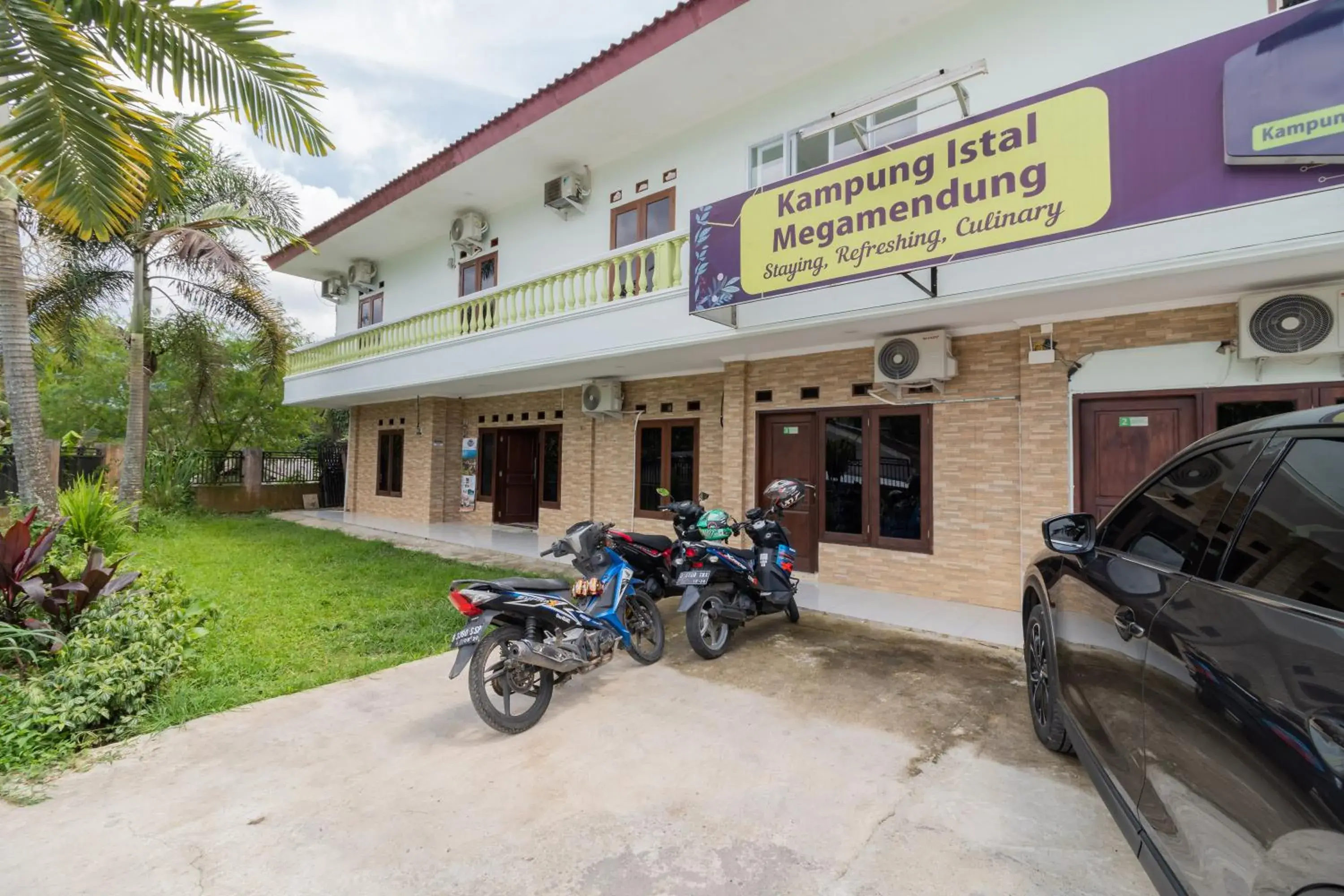 Property building in Urbanview Hotel Kampung Istal Megamendung Puncak by RedDoorz Property building in Urbanview Hotel Kampung Istal Megamendung Puncak by RedDoorz