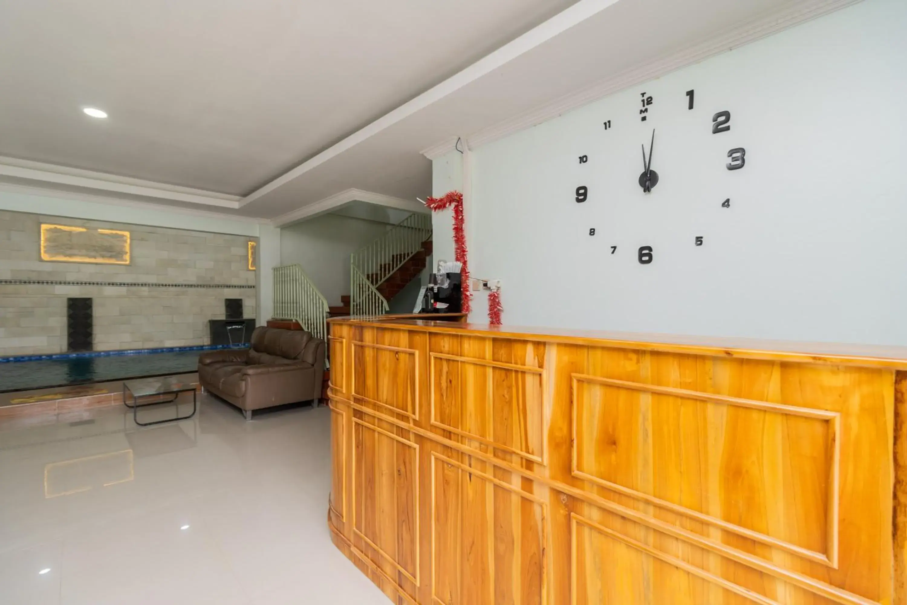 Lobby or reception in Urbanview Hotel Kampung Istal Megamendung Puncak by RedDoorz Lobby or reception in Urbanview Hotel Kampung Istal Megamendung Puncak by RedDoorz