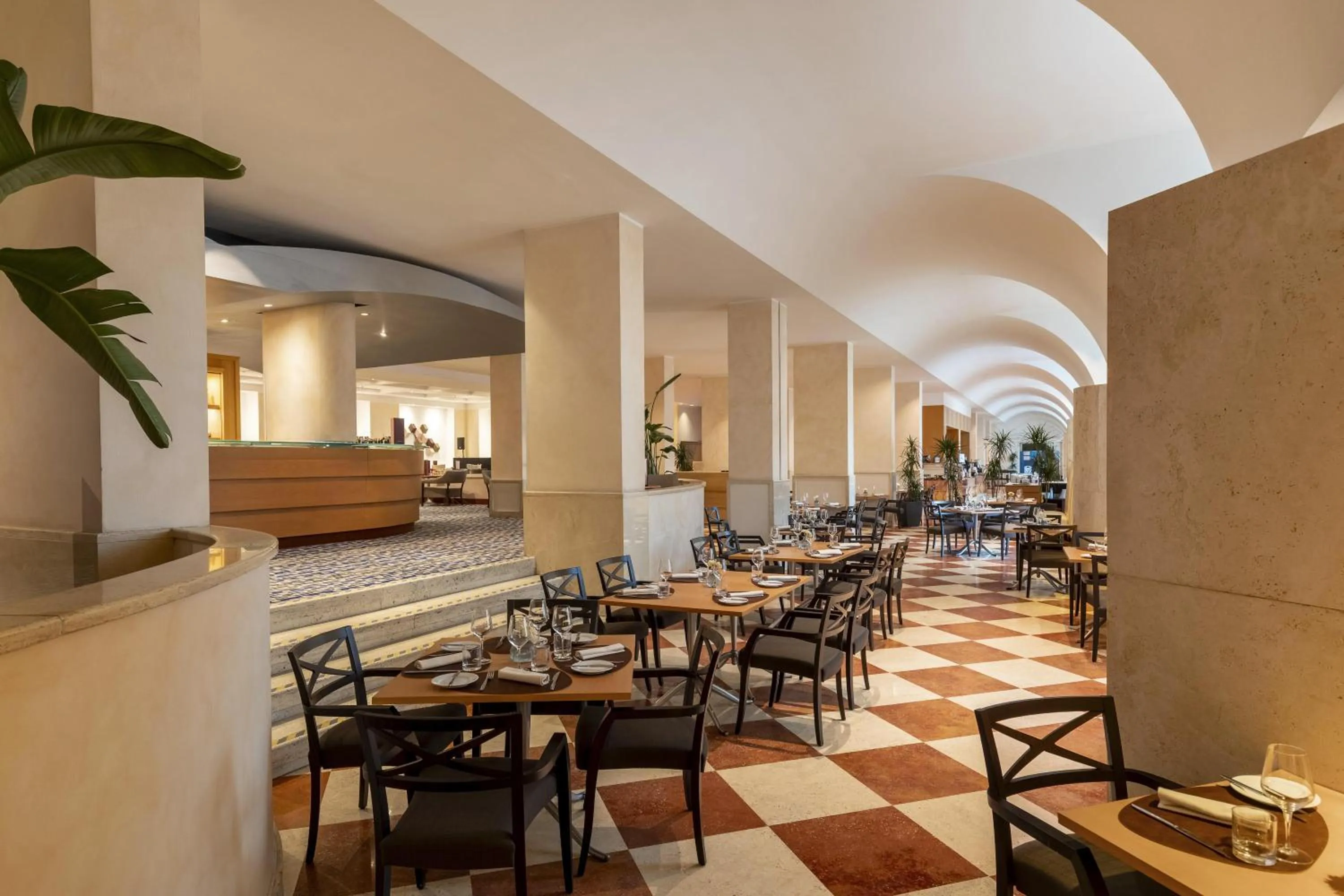 Restaurant/places to eat in Hilton Rome Airport