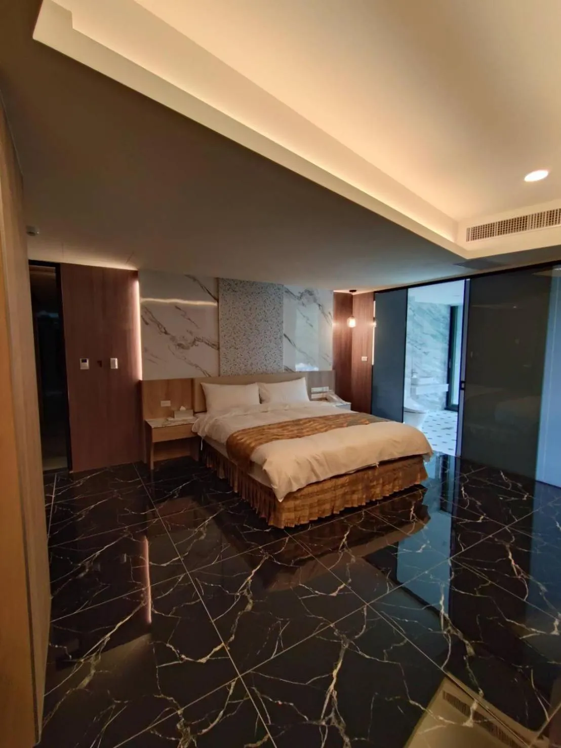 Bed in Shuian Lakeside Hotel II