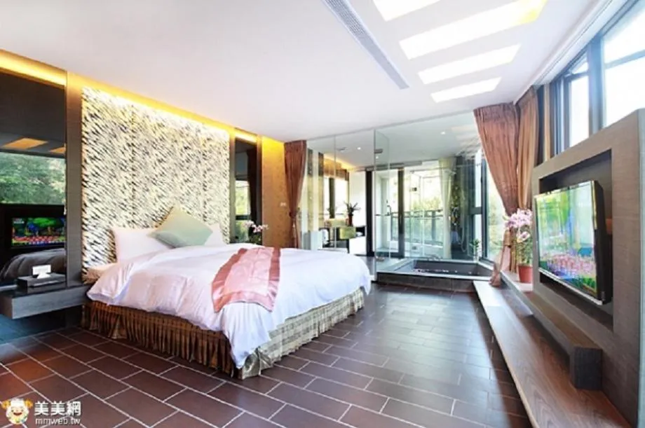 Bed in Shuian Lakeside Hotel II