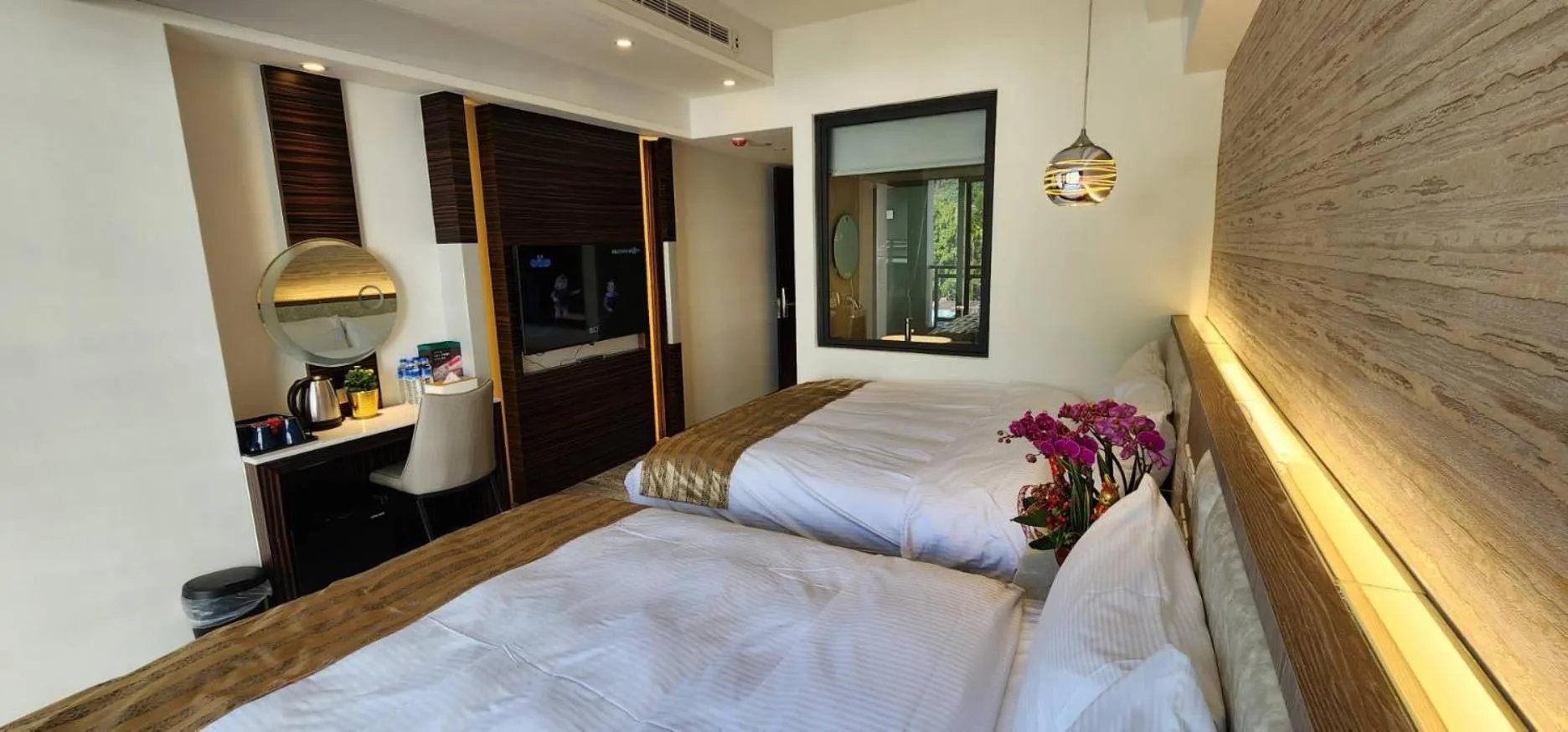 Bed in Shuian Lakeside Hotel II