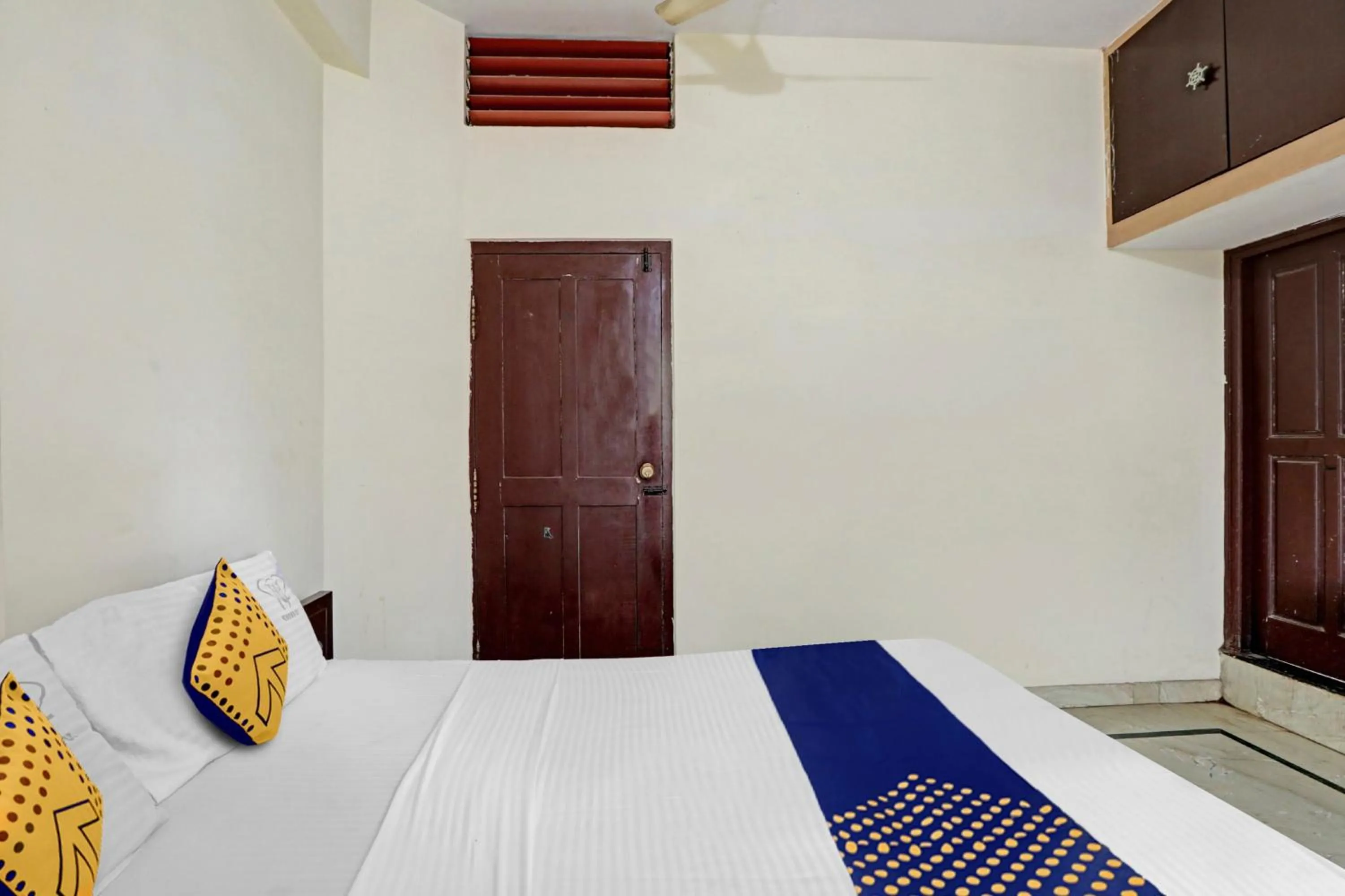 Bedroom in Hotel O Vishu Moni Residency