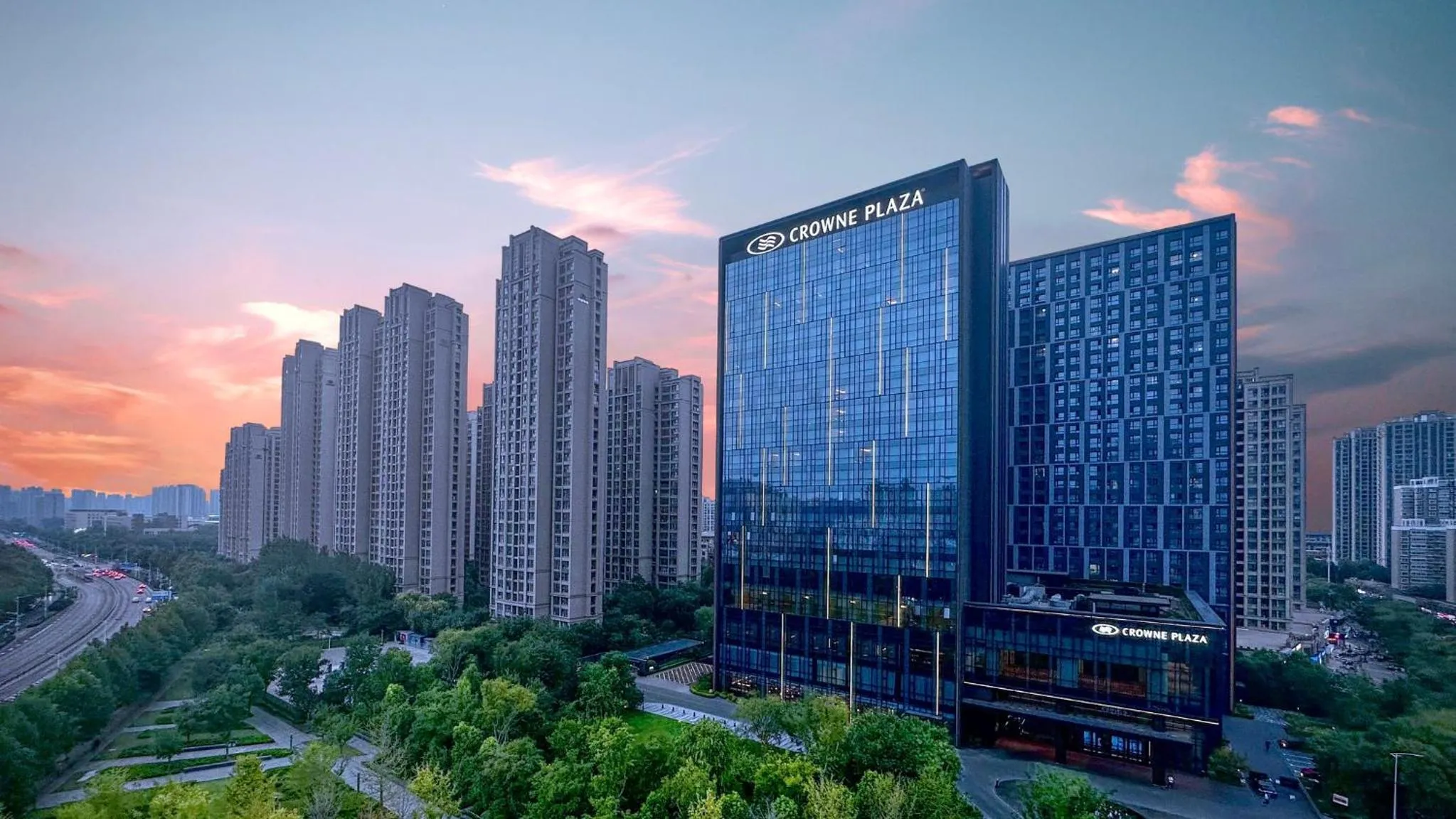 Property building in Crowne Plaza Zhengzhou High Tech Zone by IHG