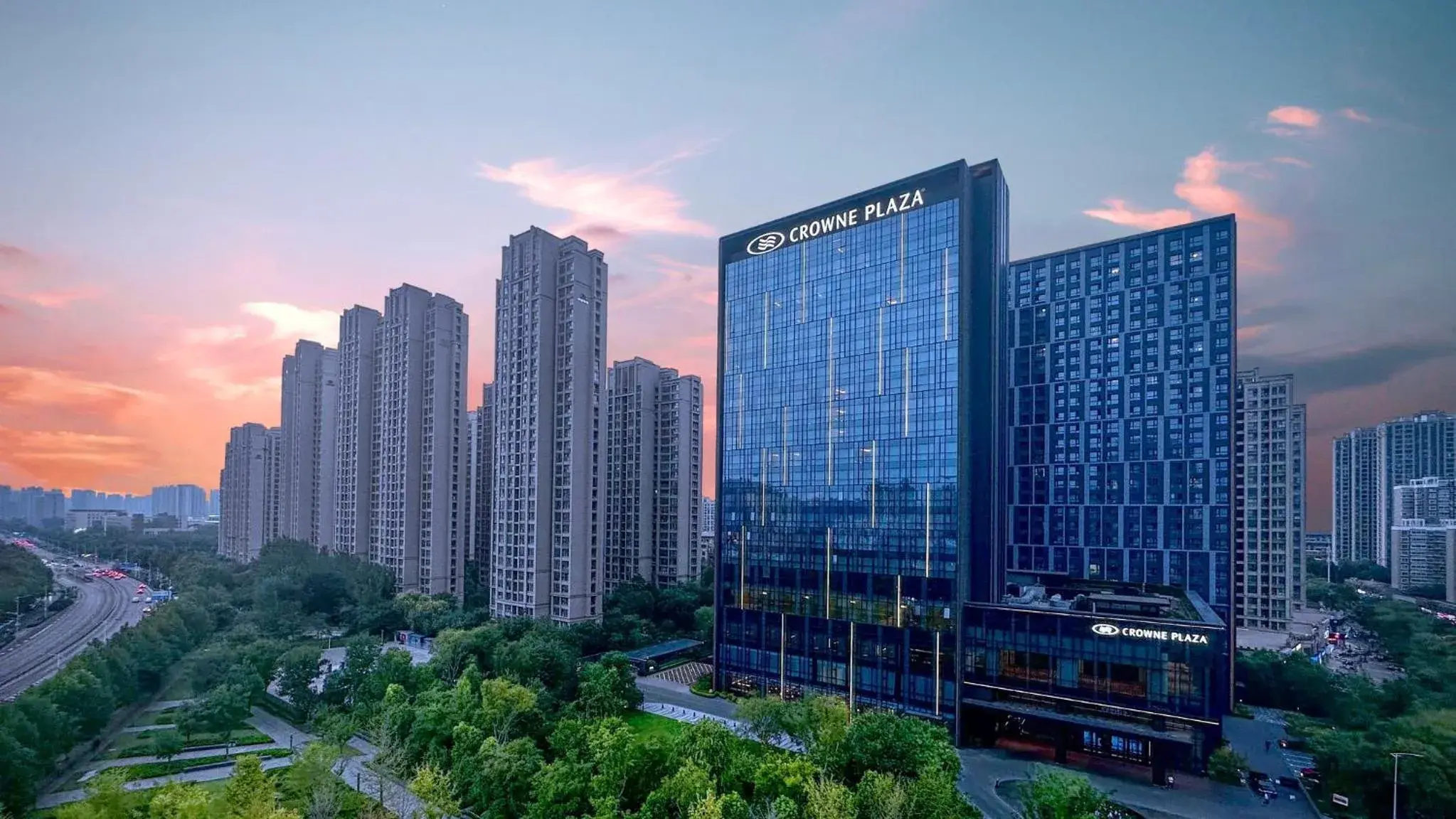 Property building in Crowne Plaza Zhengzhou High Tech Zone by IHG Property building in Crowne Plaza Zhengzhou High Tech Zone by IHG