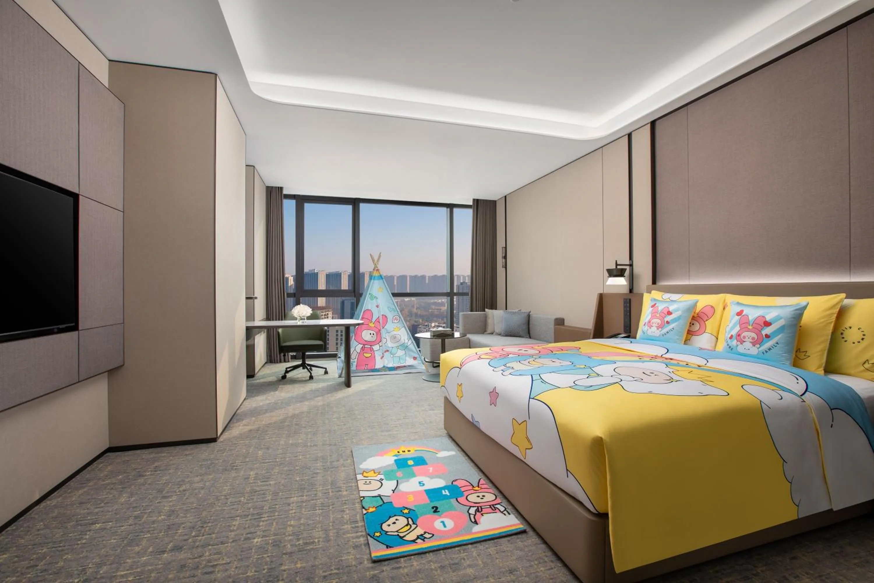 Photo of the whole room, Bed in Crowne Plaza Zhengzhou High Tech Zone by IHG