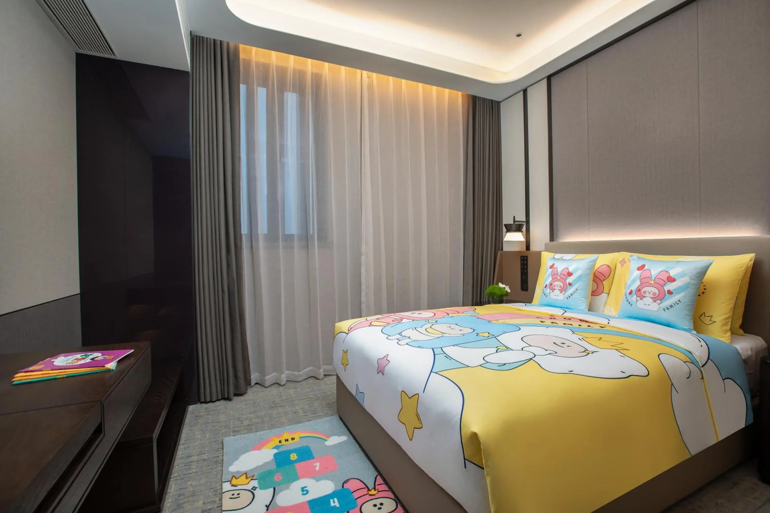 Bedroom, Bed in Crowne Plaza Zhengzhou High Tech Zone by IHG Bedroom, Bed in Crowne Plaza Zhengzhou High Tech Zone by IHG
