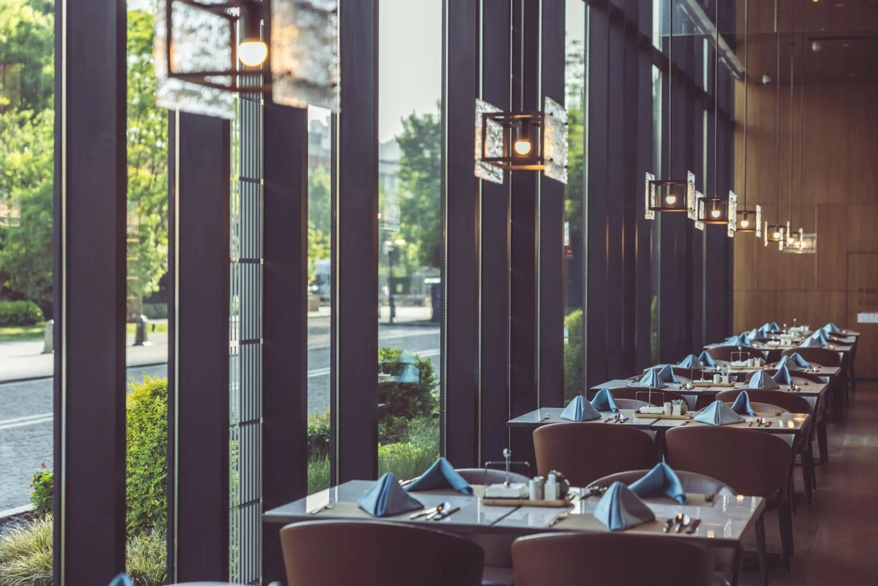 Restaurant/places to eat in Crowne Plaza Zhengzhou High Tech Zone by IHG