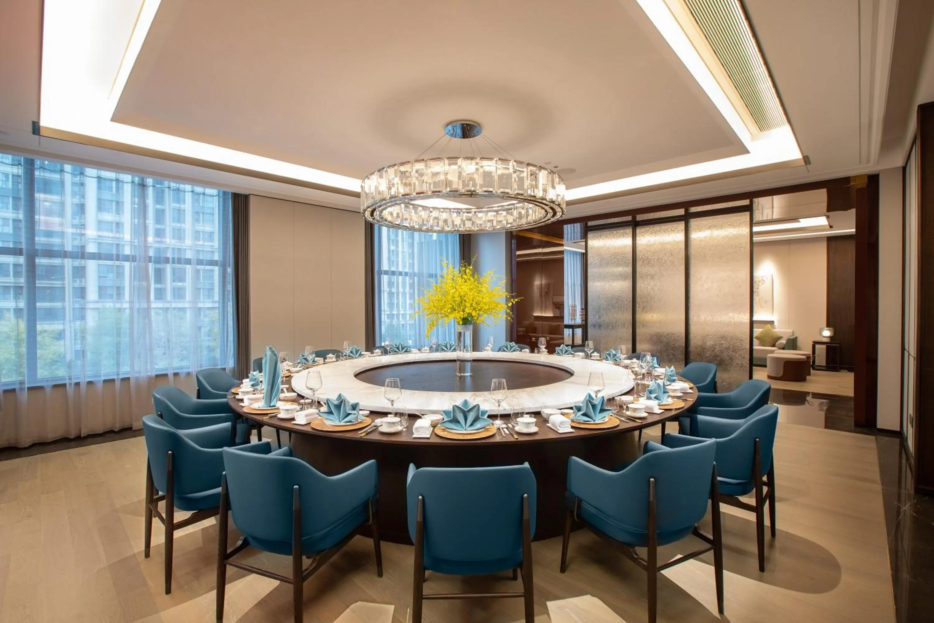 Restaurant/places to eat in Crowne Plaza Zhengzhou High Tech Zone by IHG