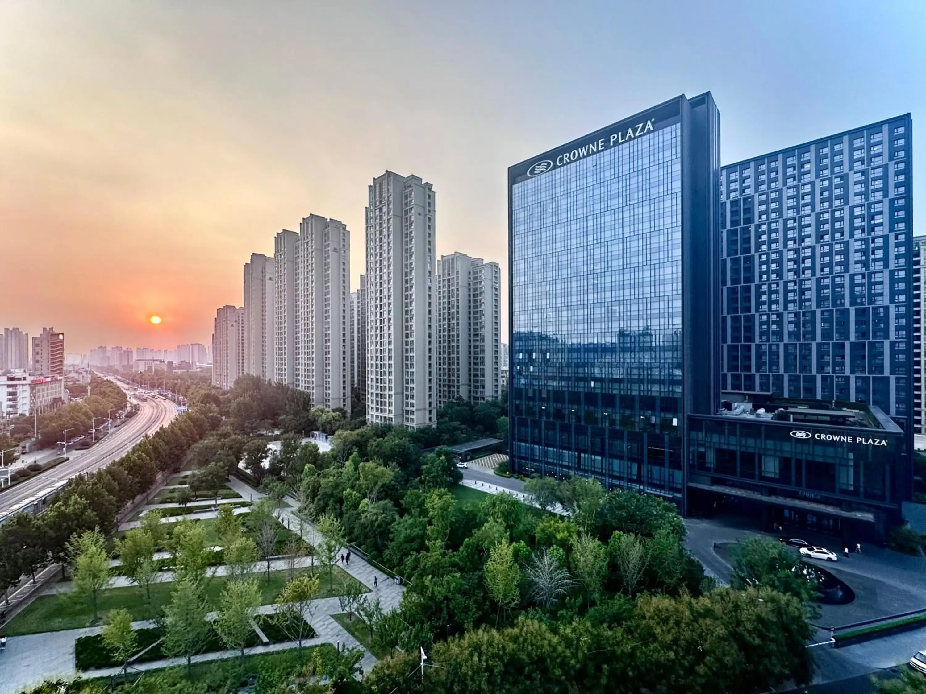 Property building in Crowne Plaza Zhengzhou High Tech Zone by IHG Property building in Crowne Plaza Zhengzhou High Tech Zone by IHG