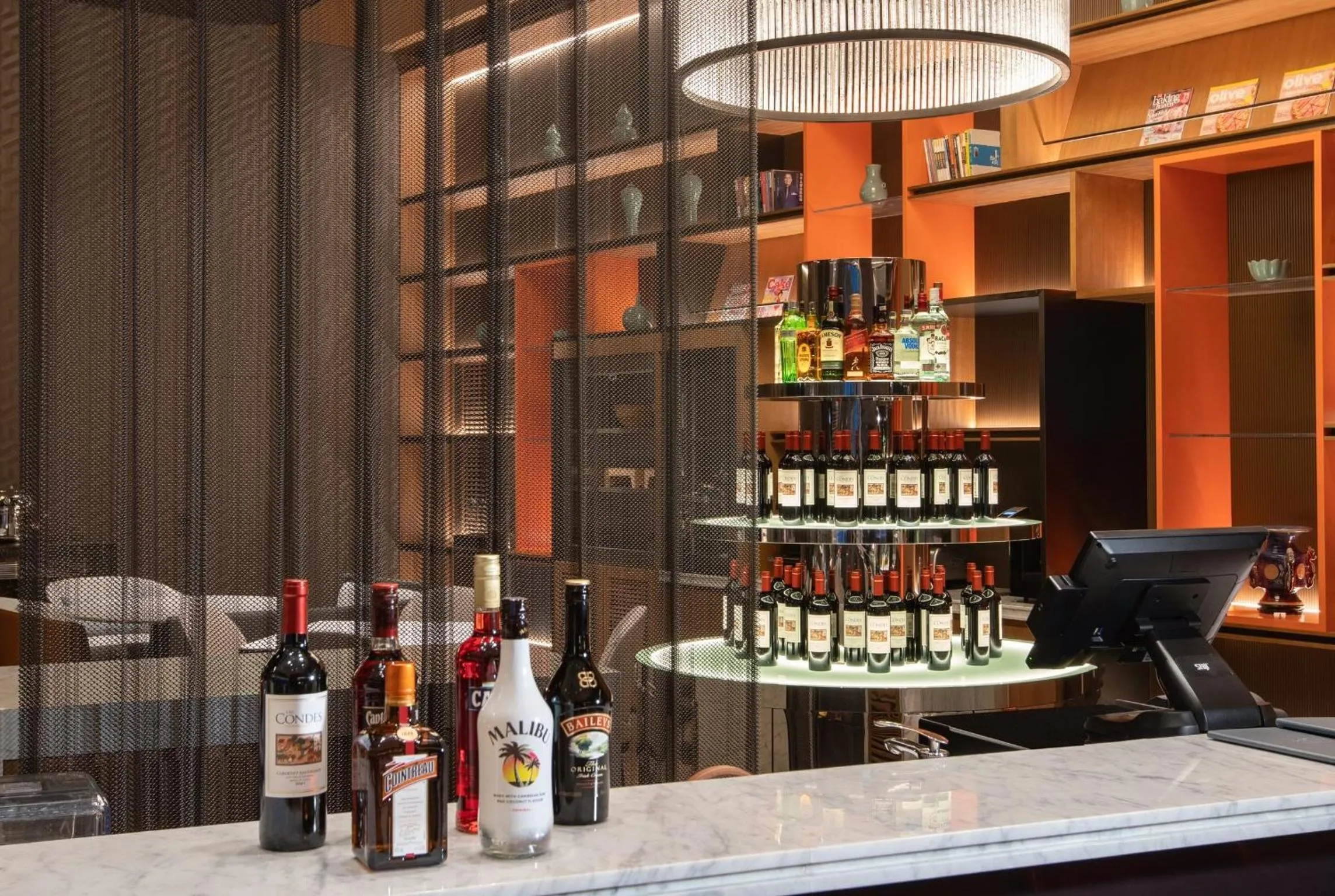 Lounge or bar in Crowne Plaza Zhengzhou High Tech Zone by IHG
