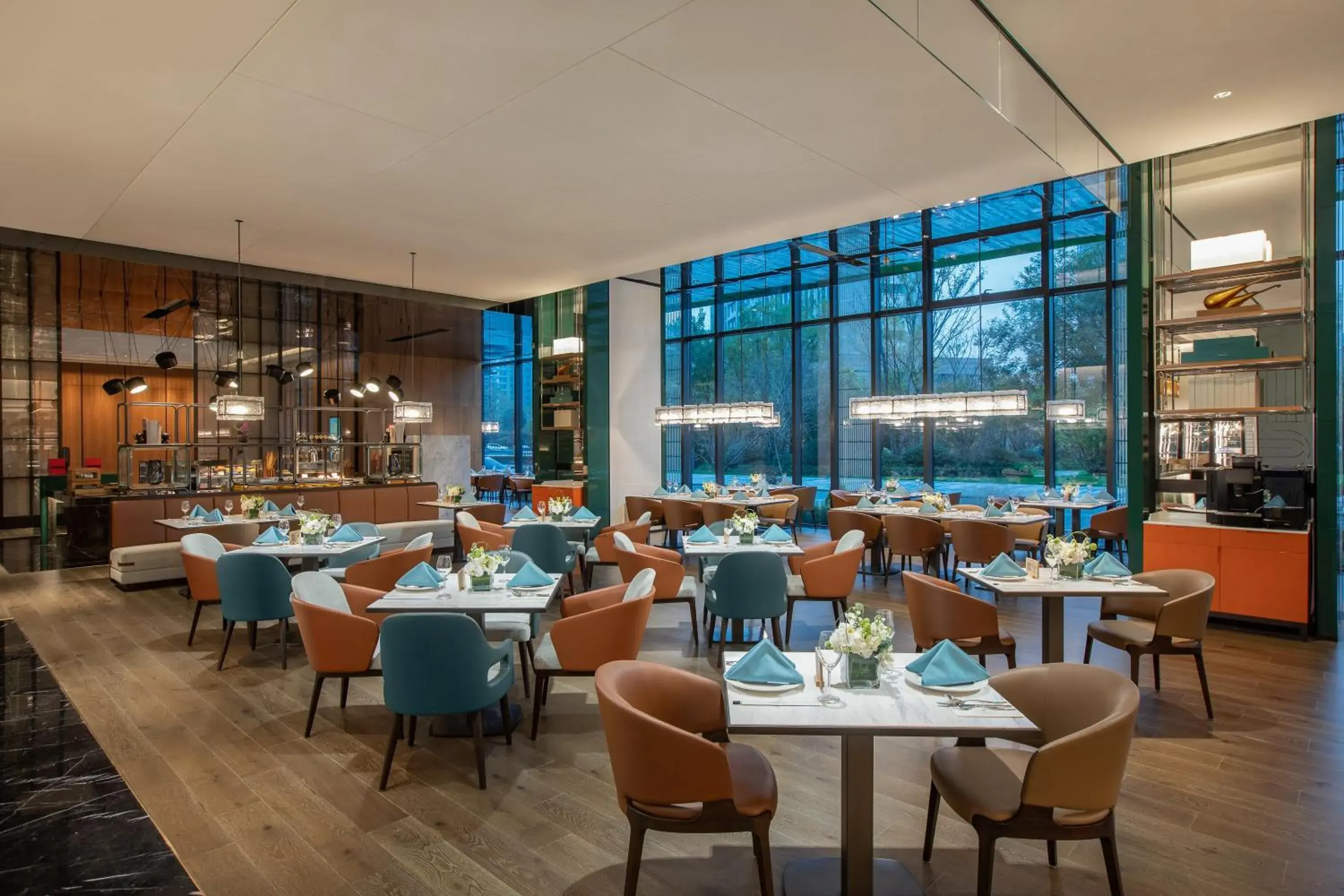 Restaurant/places to eat in Crowne Plaza Zhengzhou High Tech Zone by IHG Restaurant/places to eat in Crowne Plaza Zhengzhou High Tech Zone by IHG