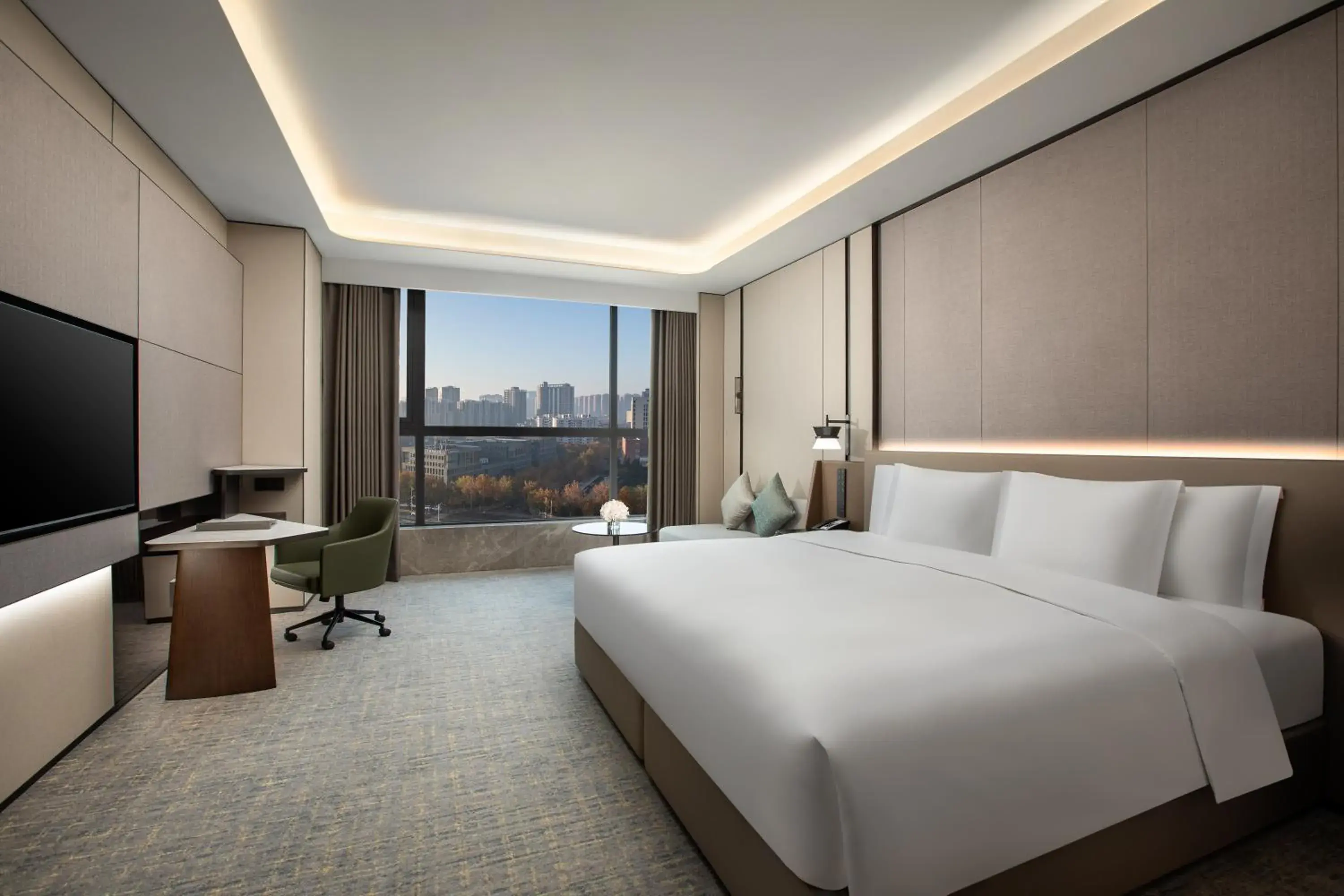 Photo of the whole room, Bed in Crowne Plaza Zhengzhou High Tech Zone by IHG Photo of the whole room, Bed in Crowne Plaza Zhengzhou High Tech Zone by IHG