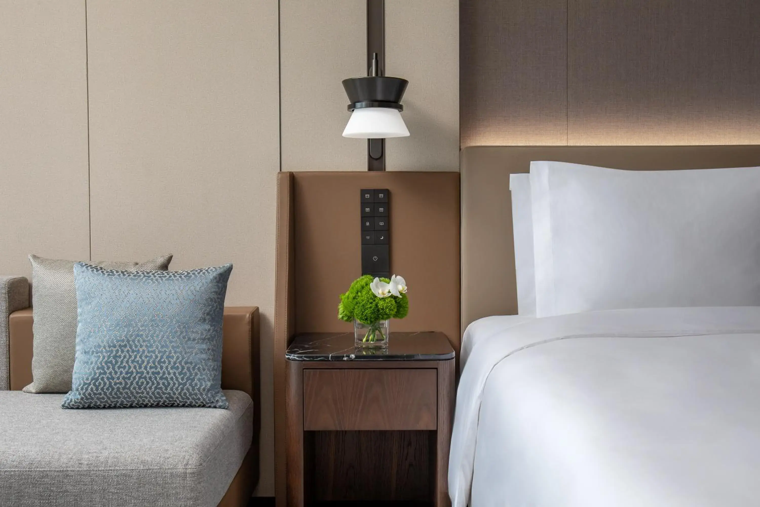 Bedroom, Bed in Crowne Plaza Zhengzhou High Tech Zone by IHG Bedroom, Bed in Crowne Plaza Zhengzhou High Tech Zone by IHG