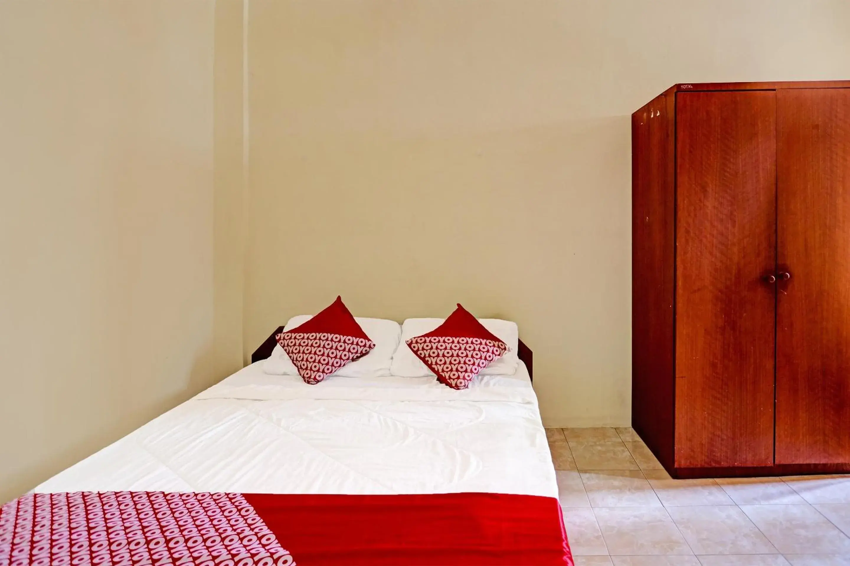 Economy Double Room in OYO 91636 Kak Dadut Homestay Economy Double Room in OYO 91636 Kak Dadut Homestay
