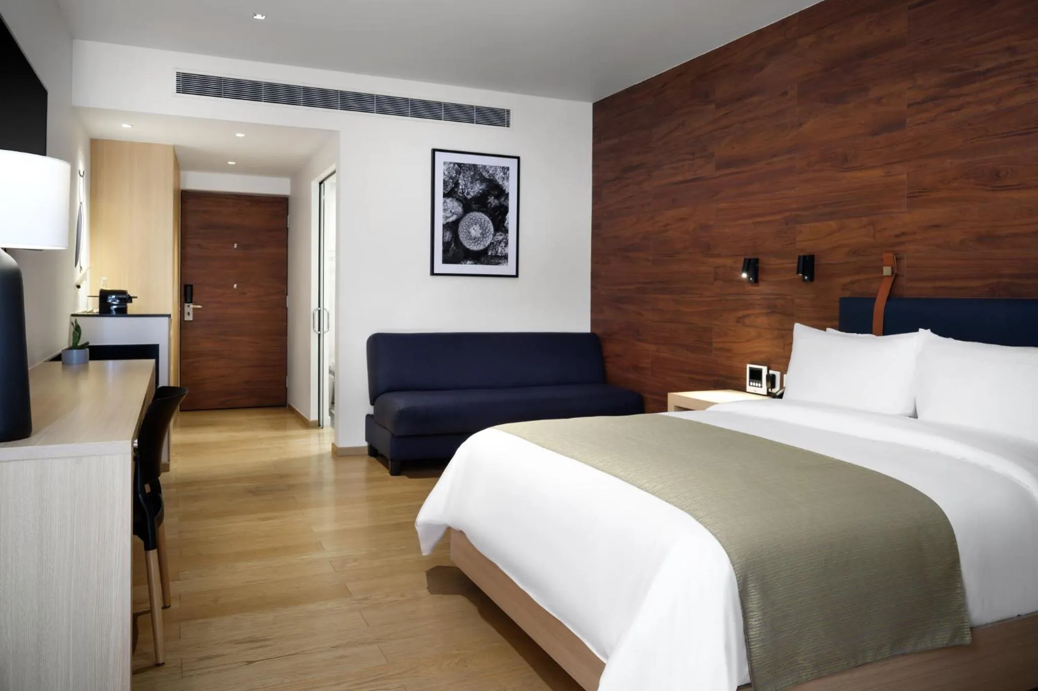 Photo of the whole room, Bed in voco Guadalajara Neruda by IHG
