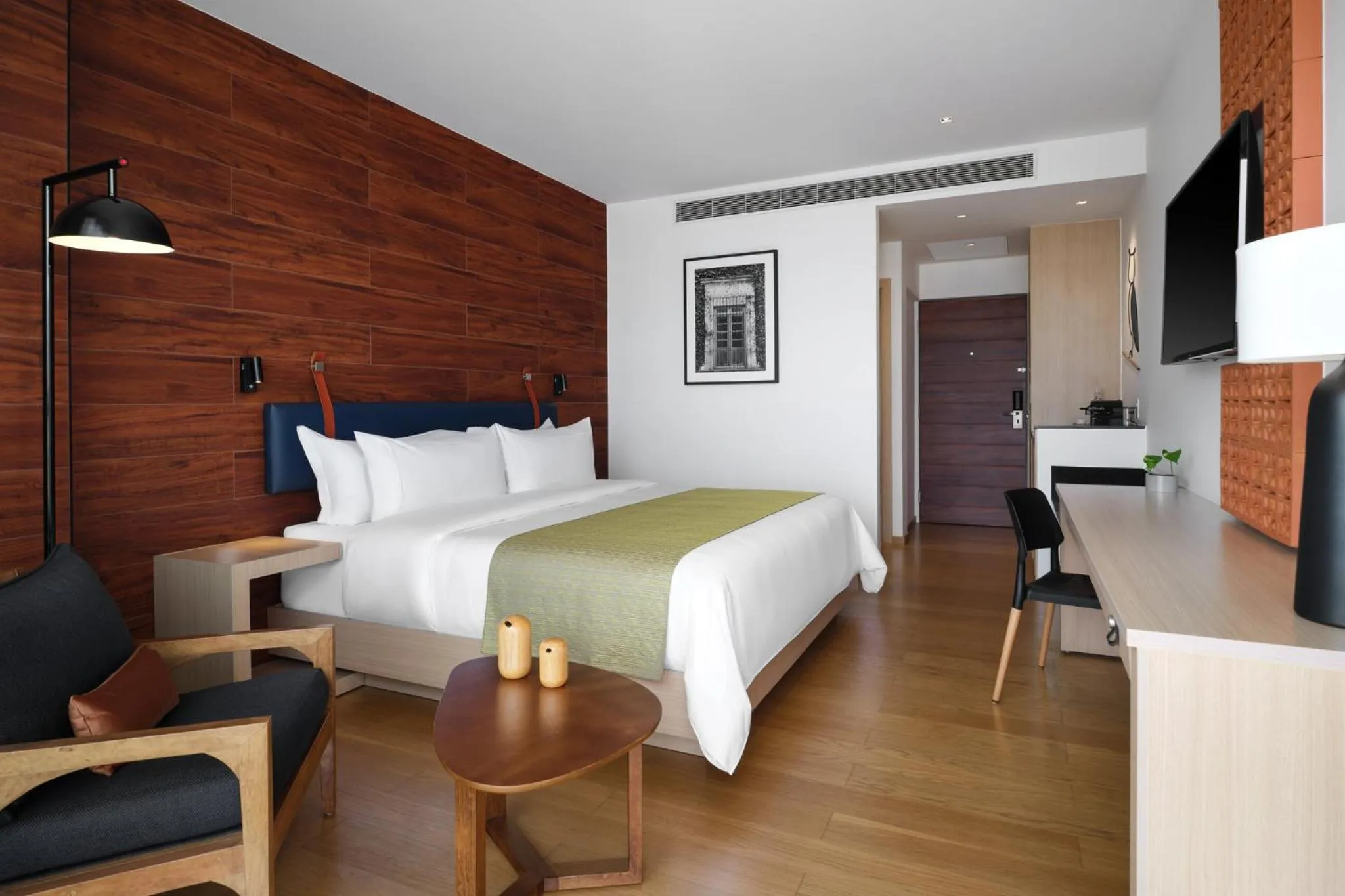 Photo of the whole room, Bed in voco Guadalajara Neruda by IHG