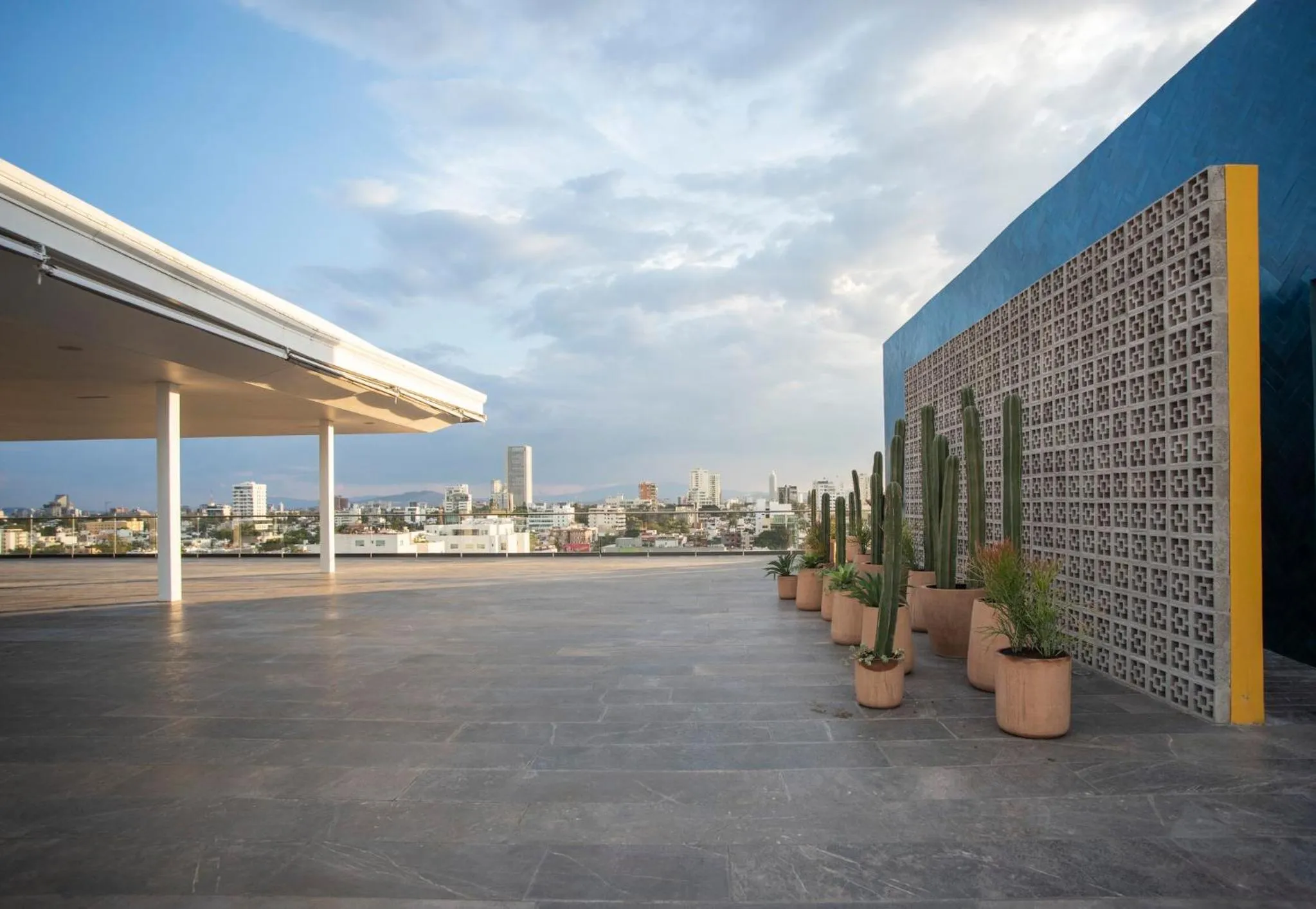 Meeting/conference room in voco Guadalajara Neruda by IHG