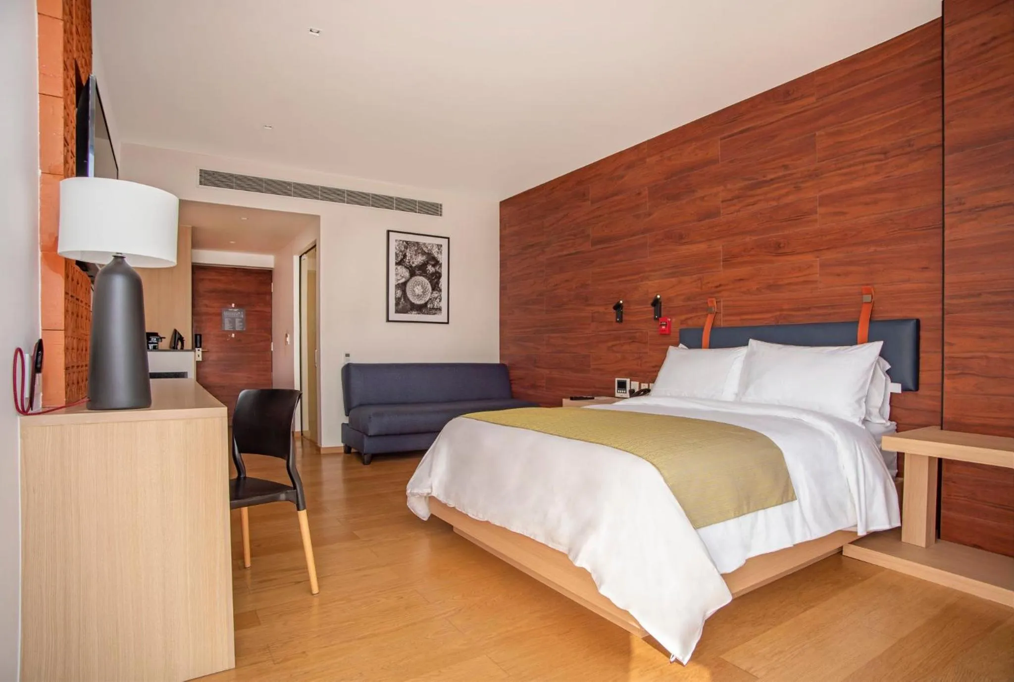 Photo of the whole room, Bed in voco Guadalajara Neruda by IHG