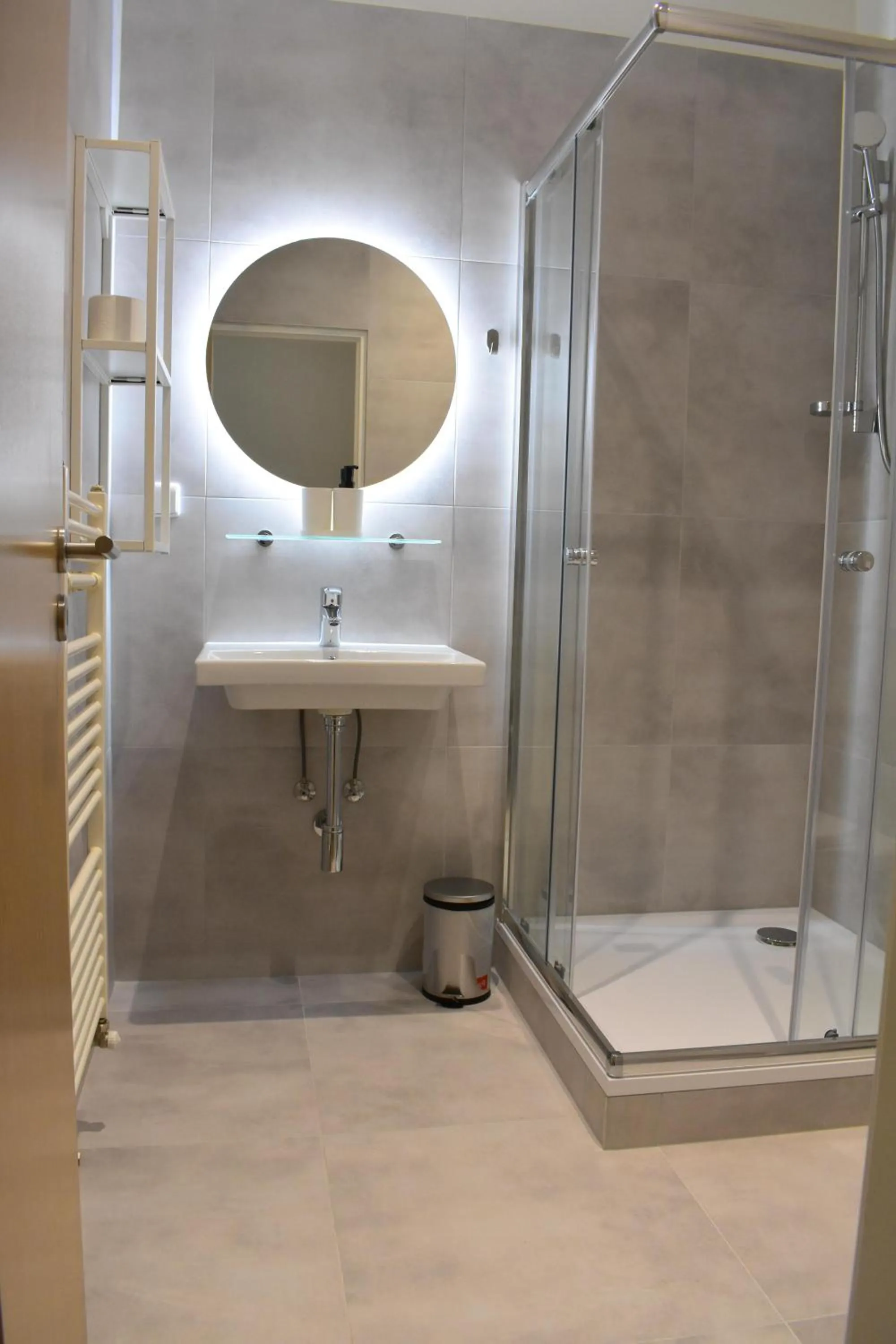 Shower in Seifert Residence