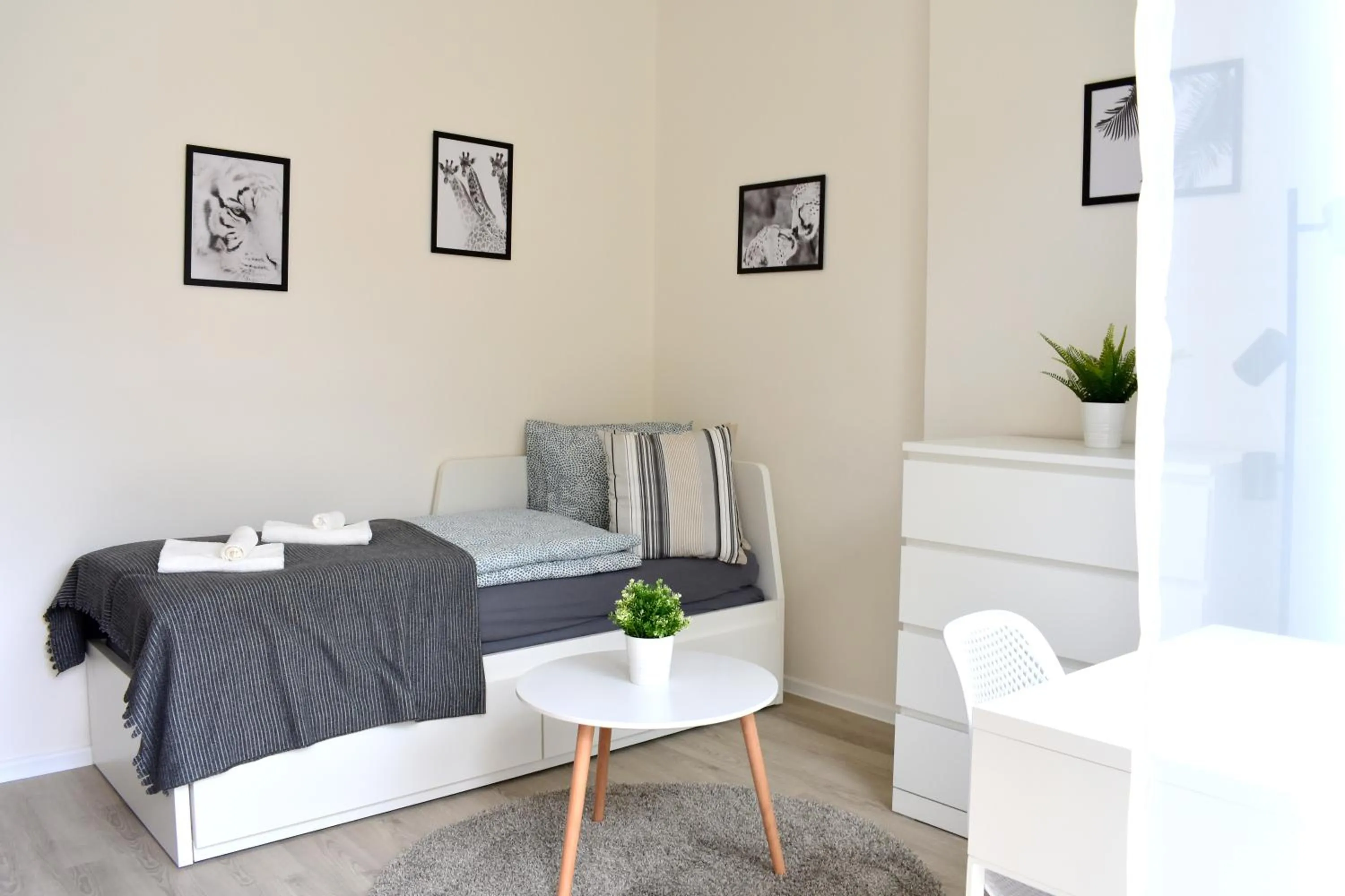 Photo of the whole room, Bed in Seifert Residence