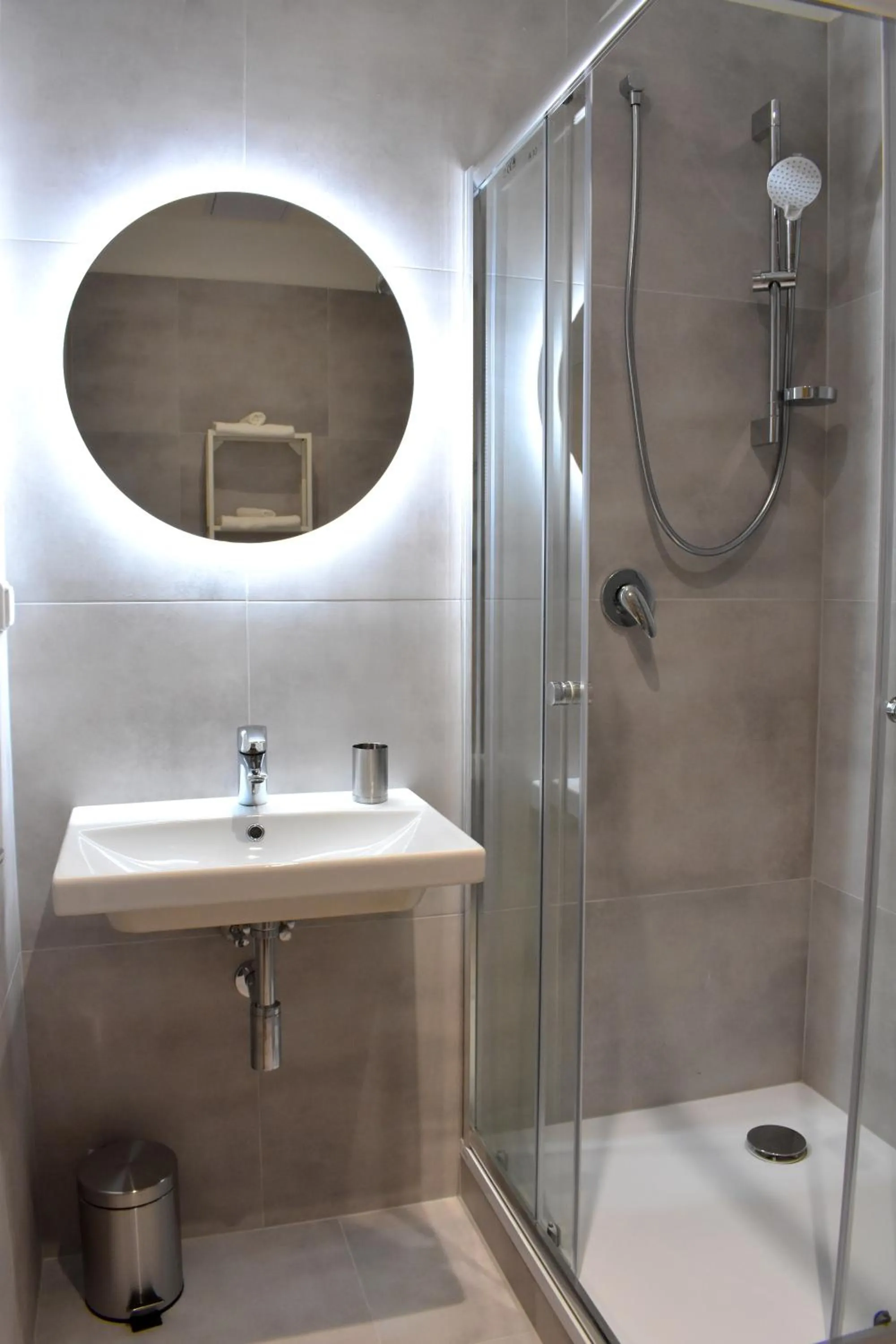 Shower in Seifert Residence