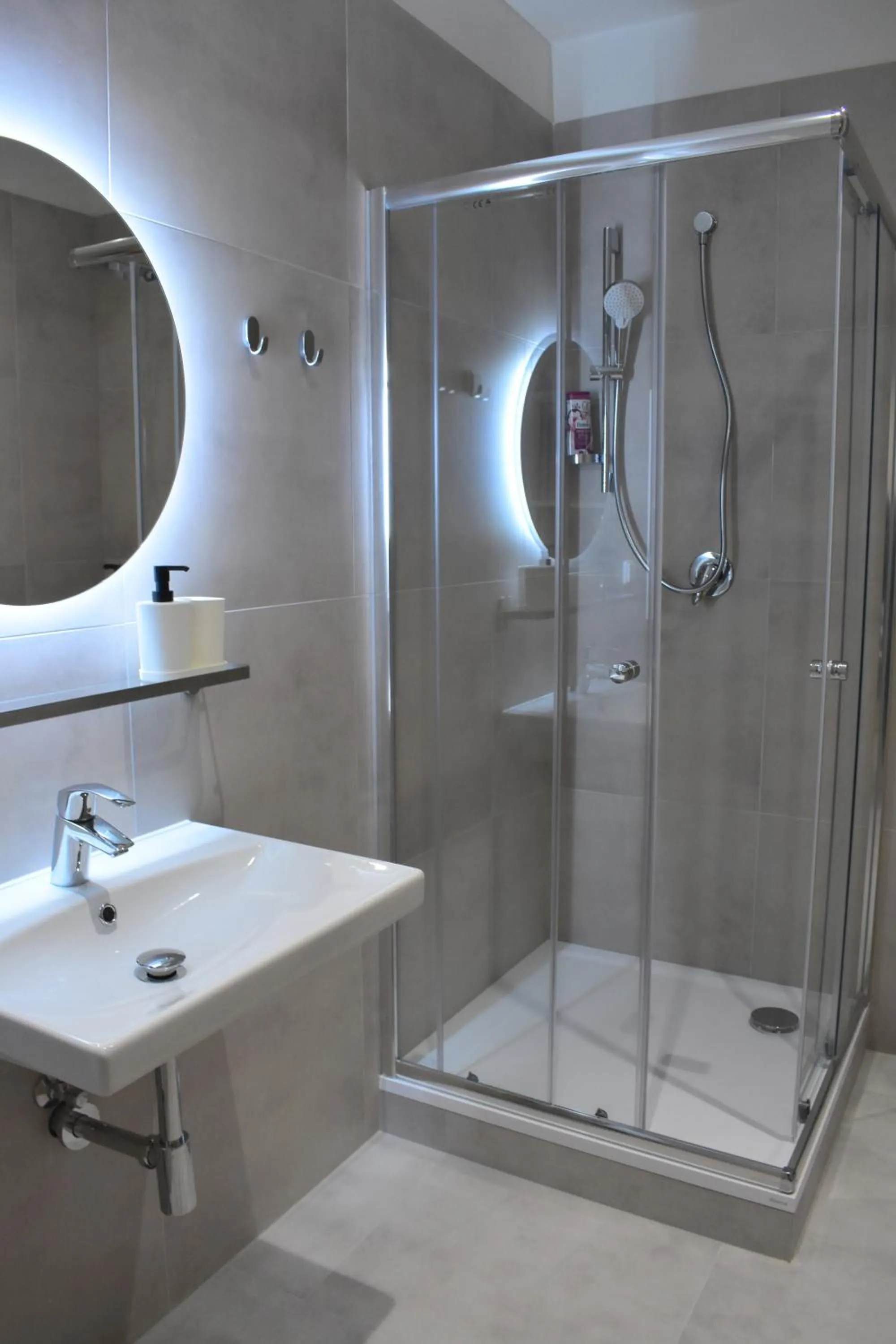 Shower in Seifert Residence