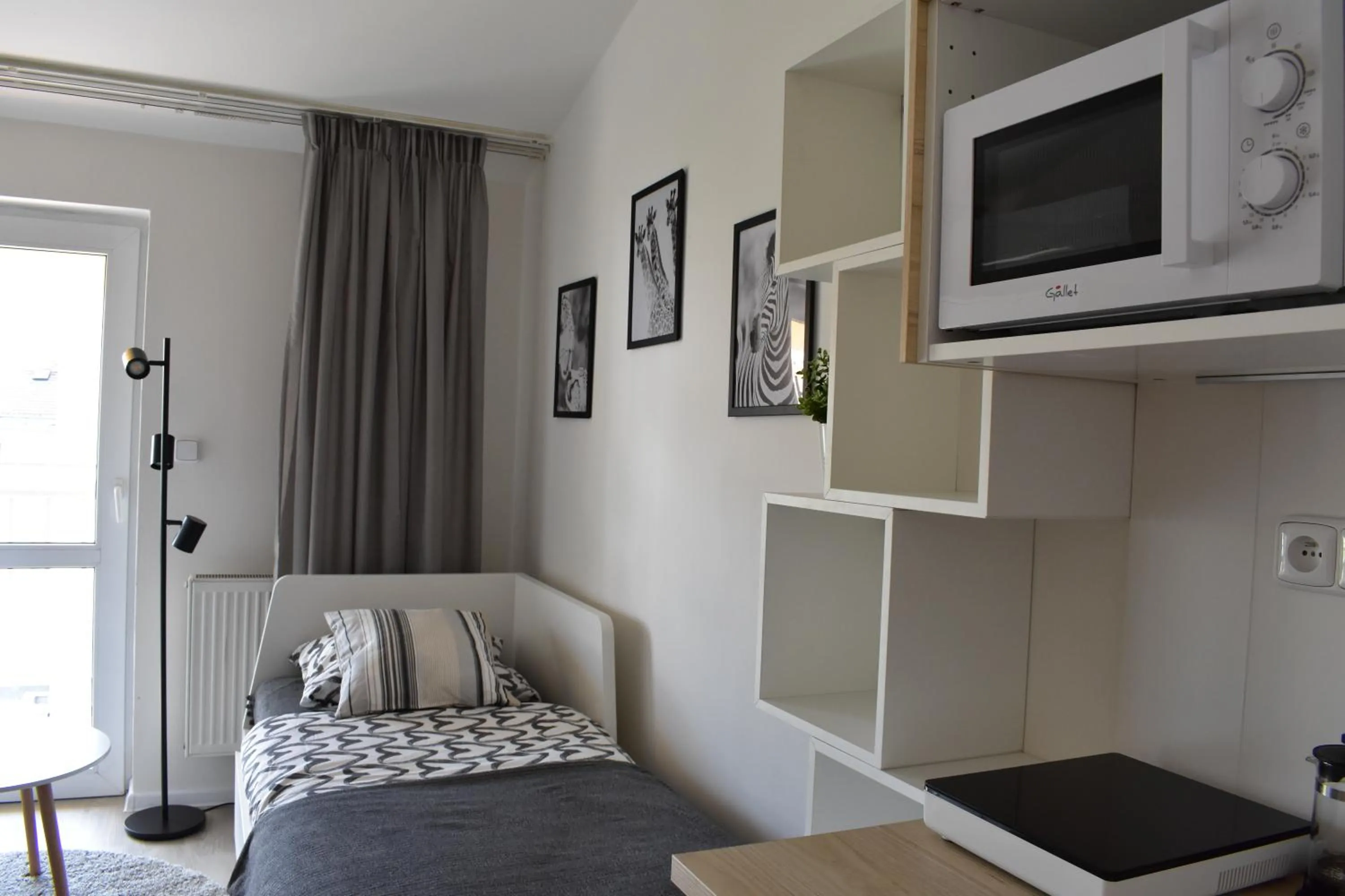 Bedroom, Bed in Seifert Residence